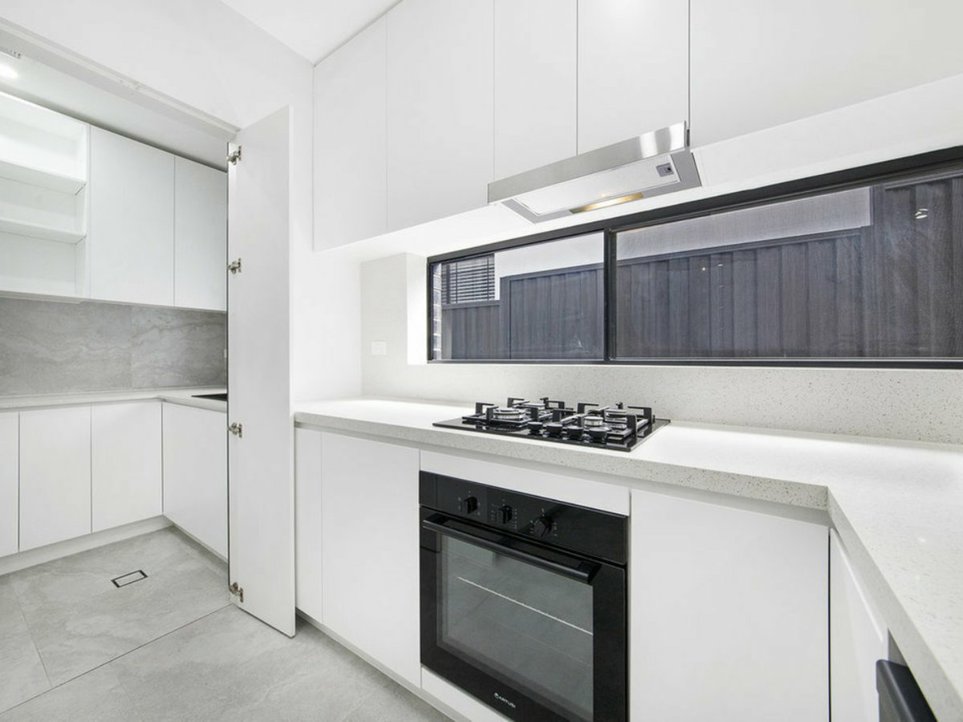 8A Collins Crescent, YAGOONA