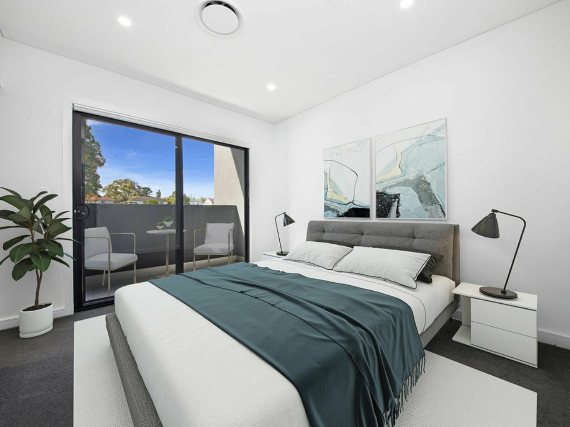 8A Collins Crescent, YAGOONA