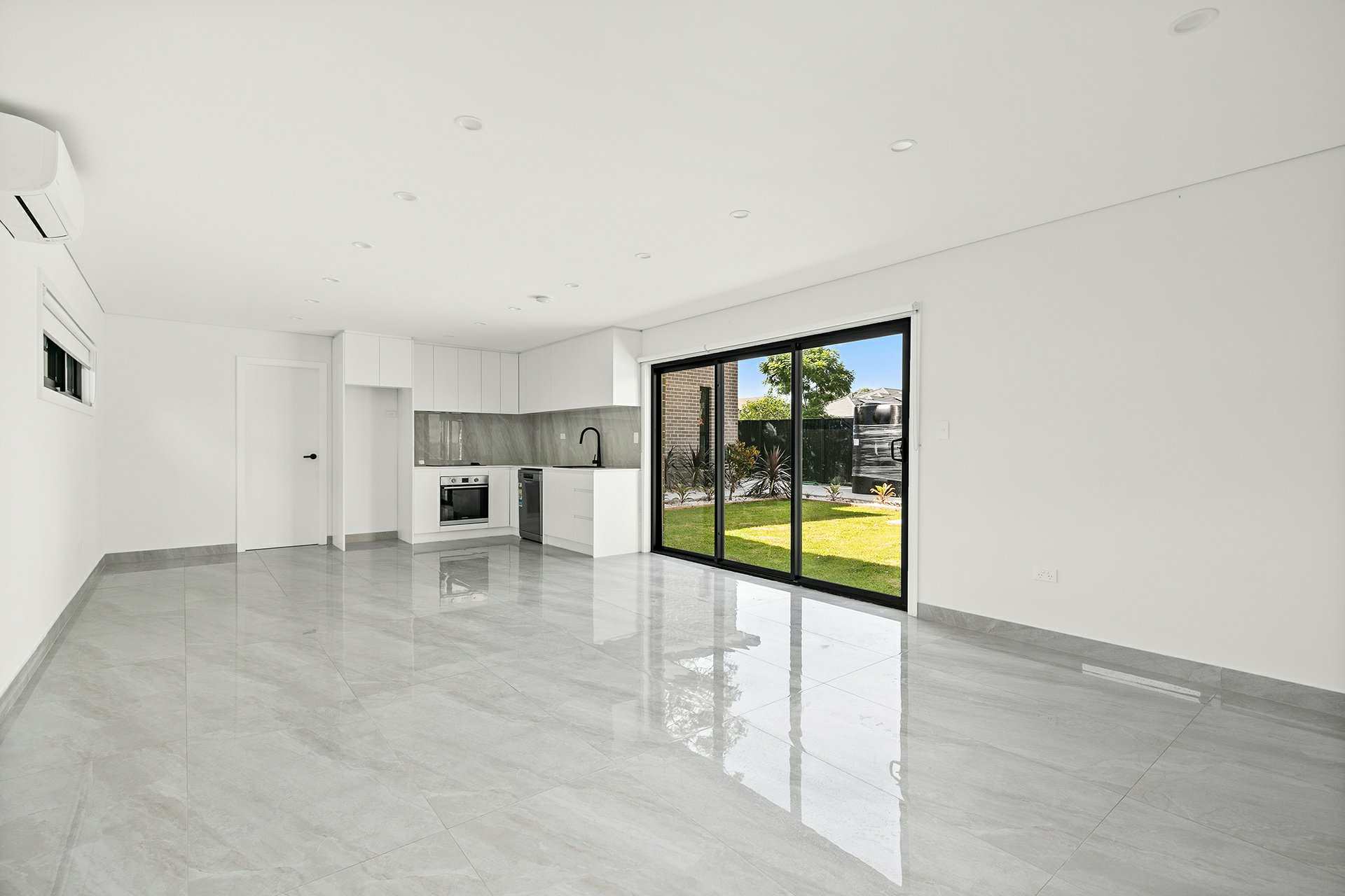 1/231 Henry Lawson Drive, GEORGES HALL