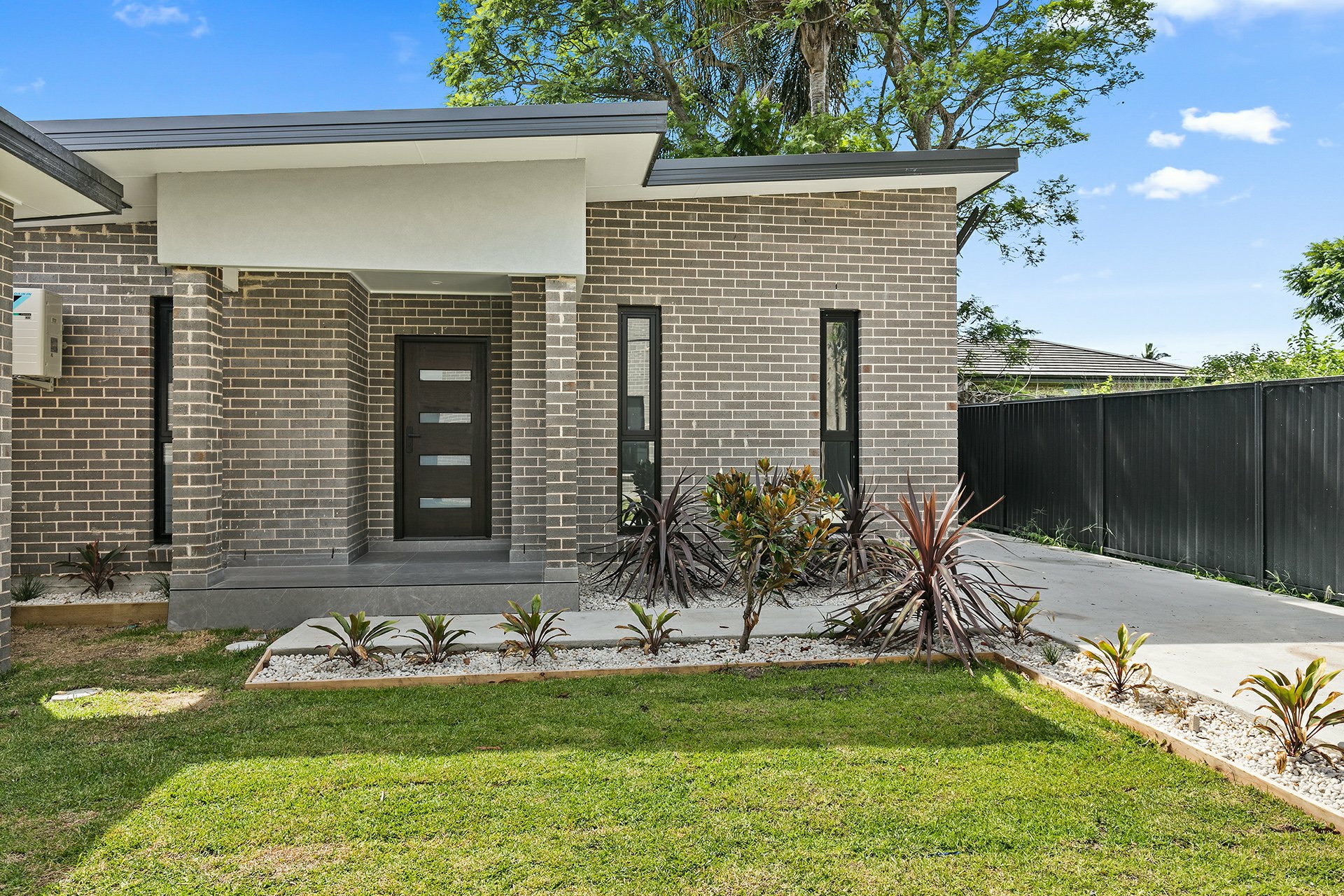 Granny Flat 2/231 Henry Lawson Drive, GEORGES HALL