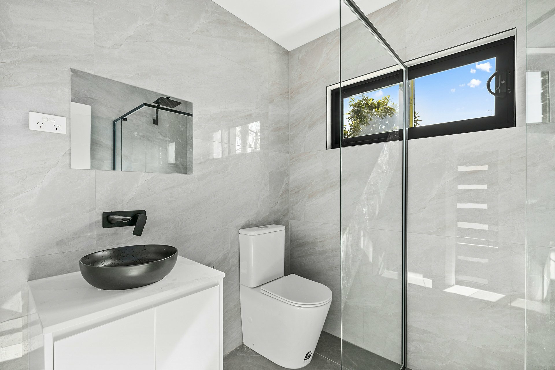 Granny Flat 2/231 Henry Lawson Drive, GEORGES HALL
