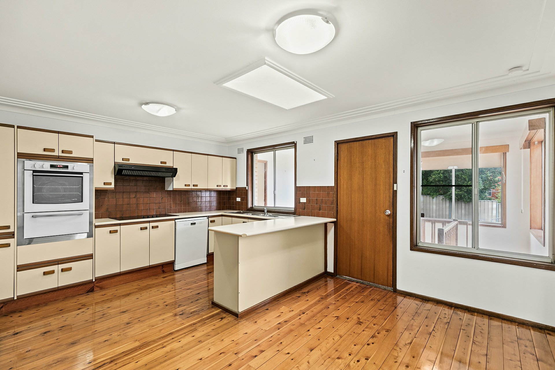 6 Cumberland Avenue, GEORGES HALL