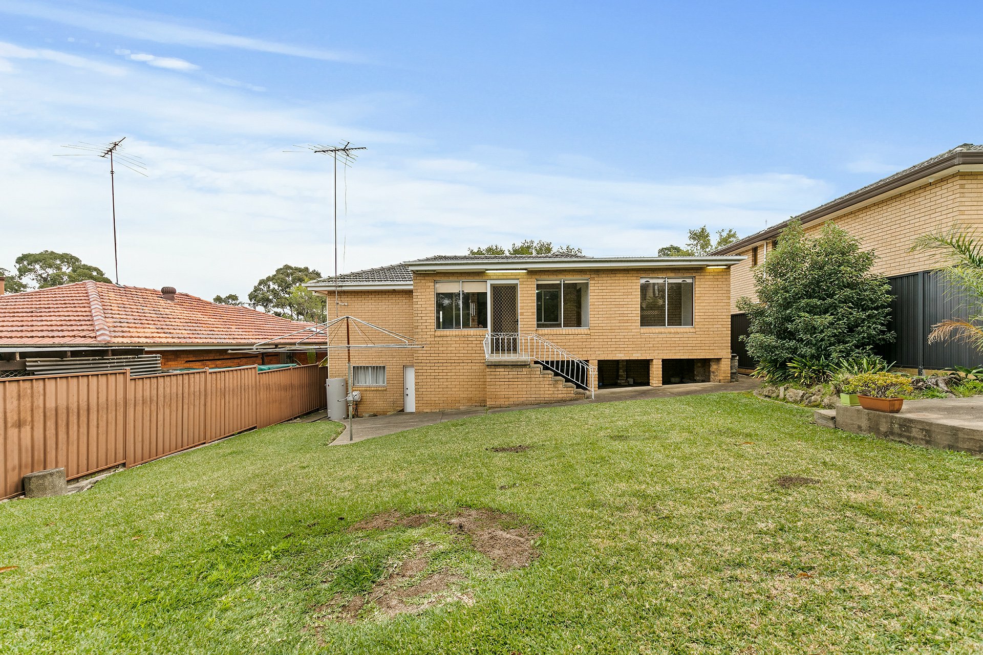 6 Cumberland Avenue, GEORGES HALL
