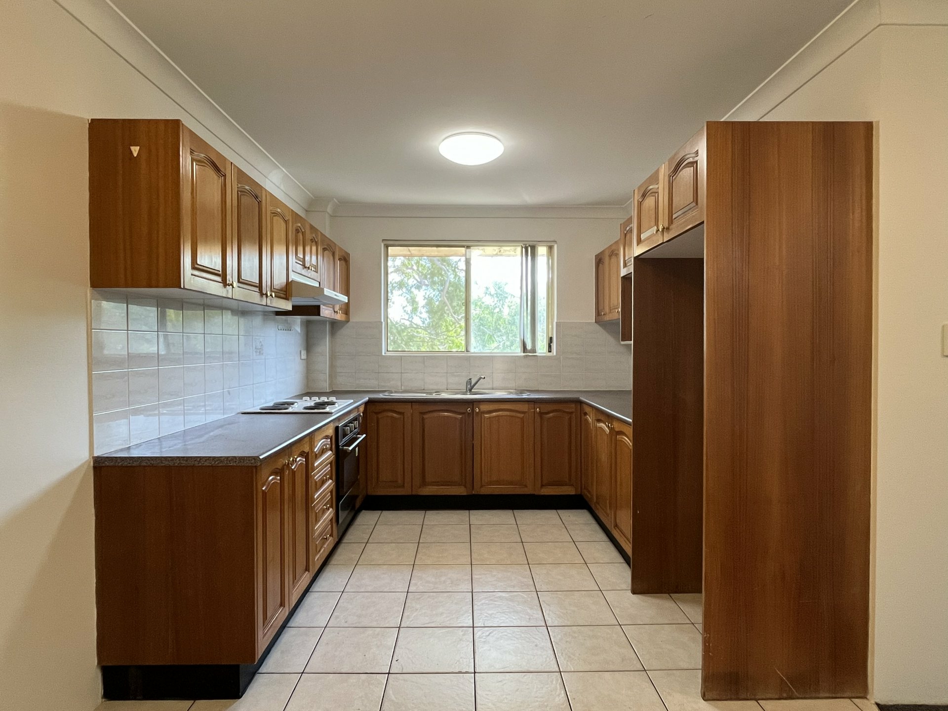 11/34-36 Reynolds Avenue — photo 3 of 7
