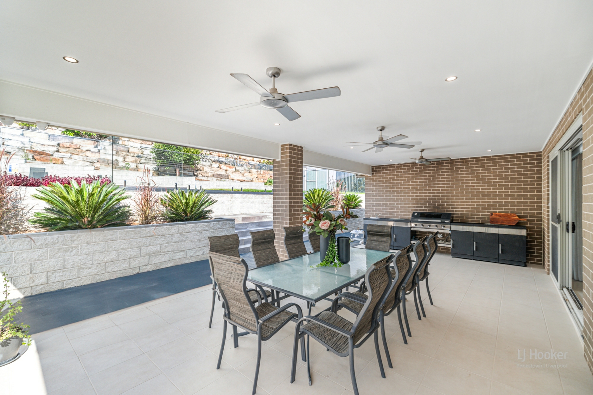 6 Price Ridge, LEPPINGTON