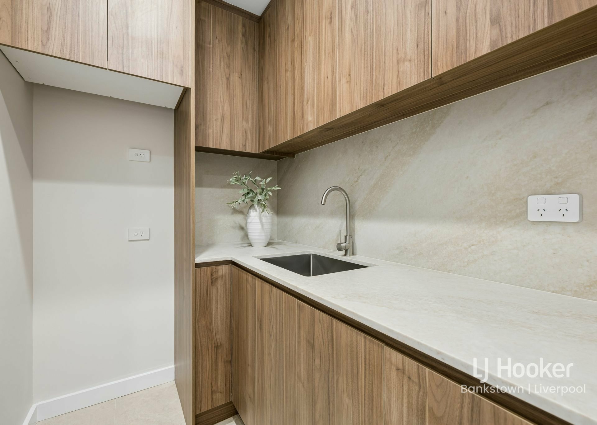 5B Jack O'Sullivan Road — photo 7 of 15