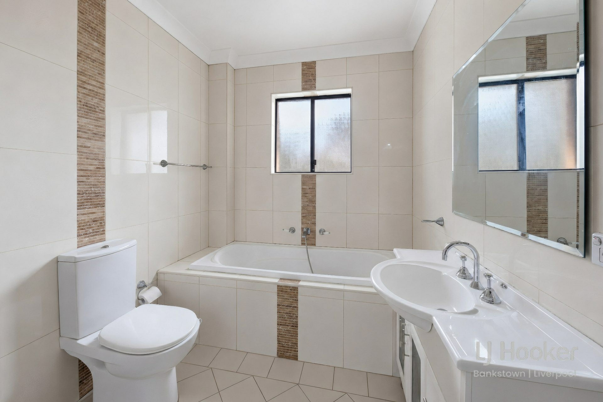 102 Clarke Street — photo 8 of 10