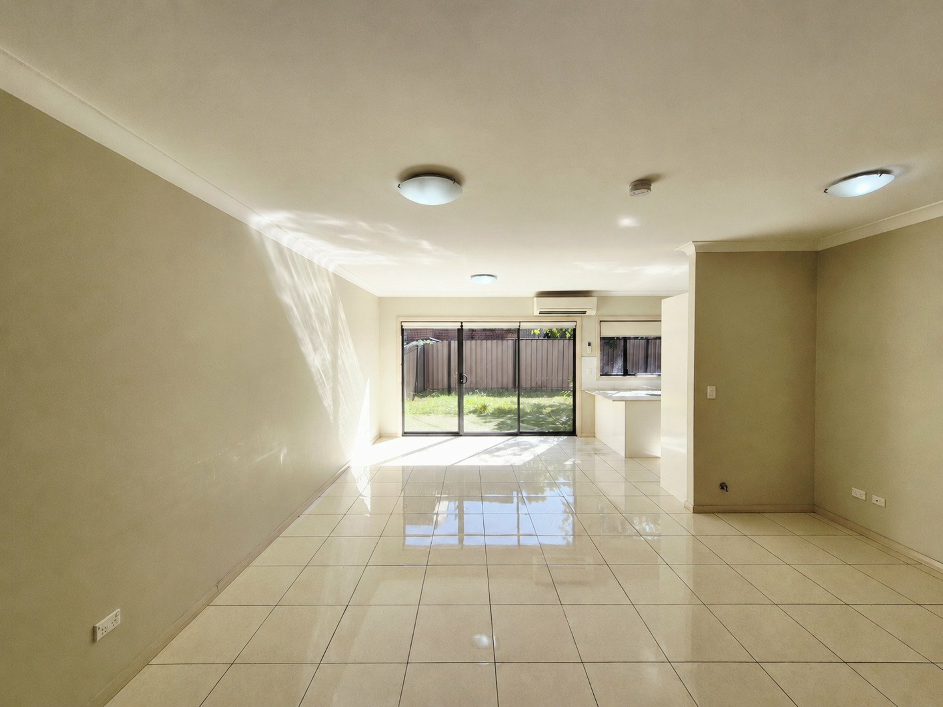 9/45 Dutton Street — photo 4 of 7