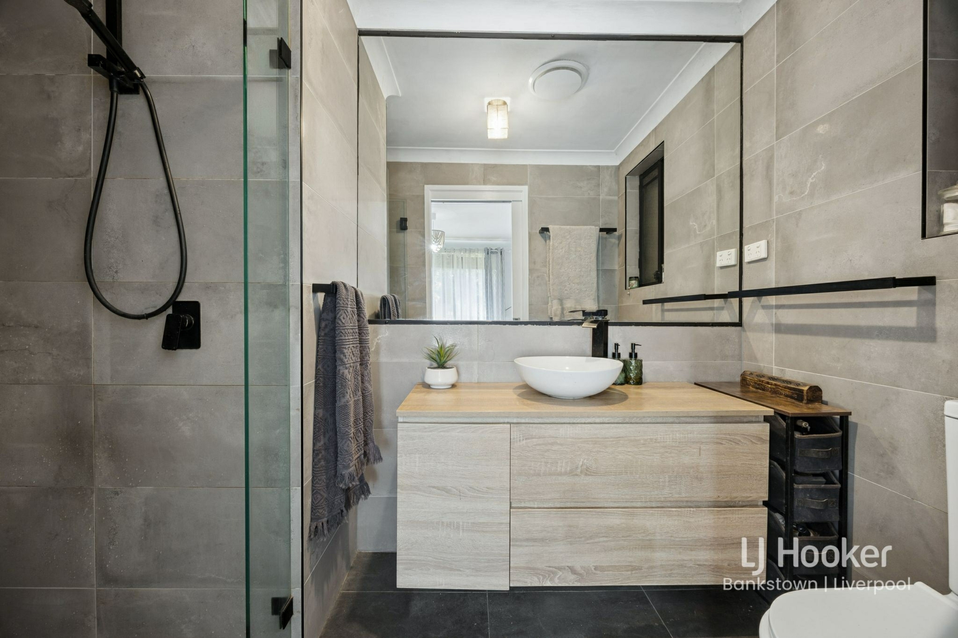 217 Epsom Road — photo 10 of 19
