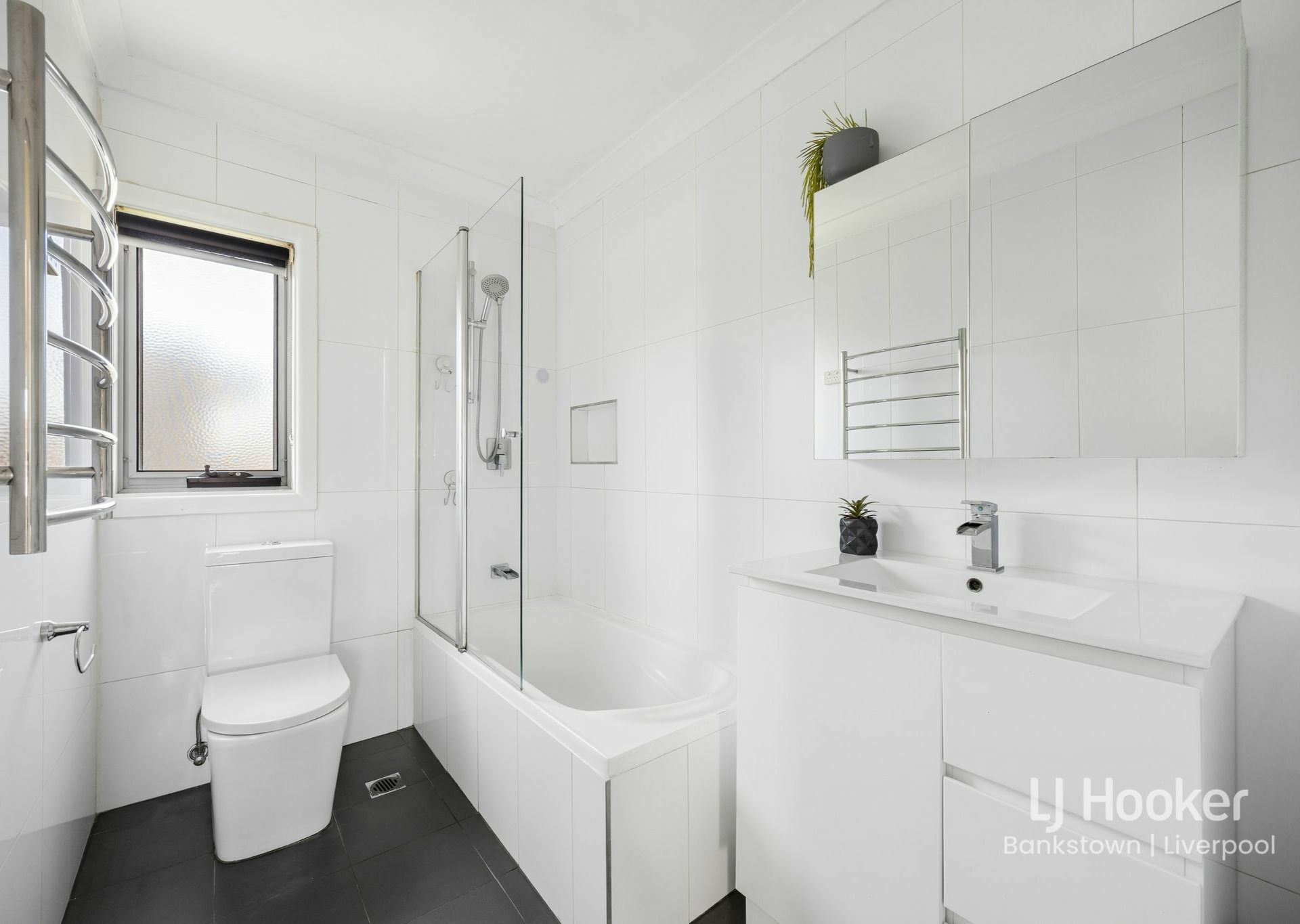 4 Clingan Avenue — photo 8 of 10