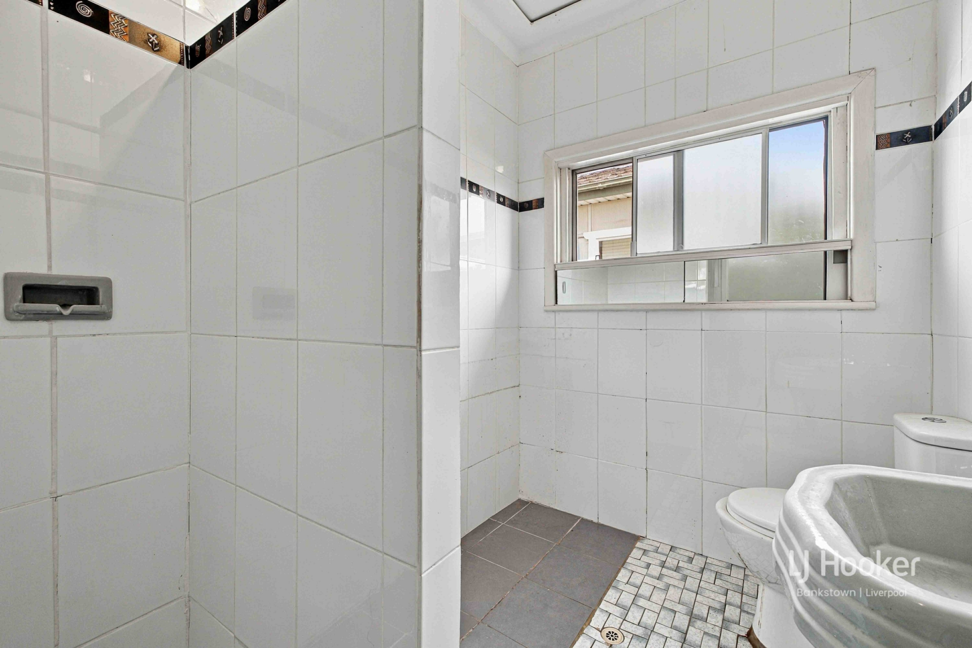 21 Wenke Crescent — photo 10 of 15