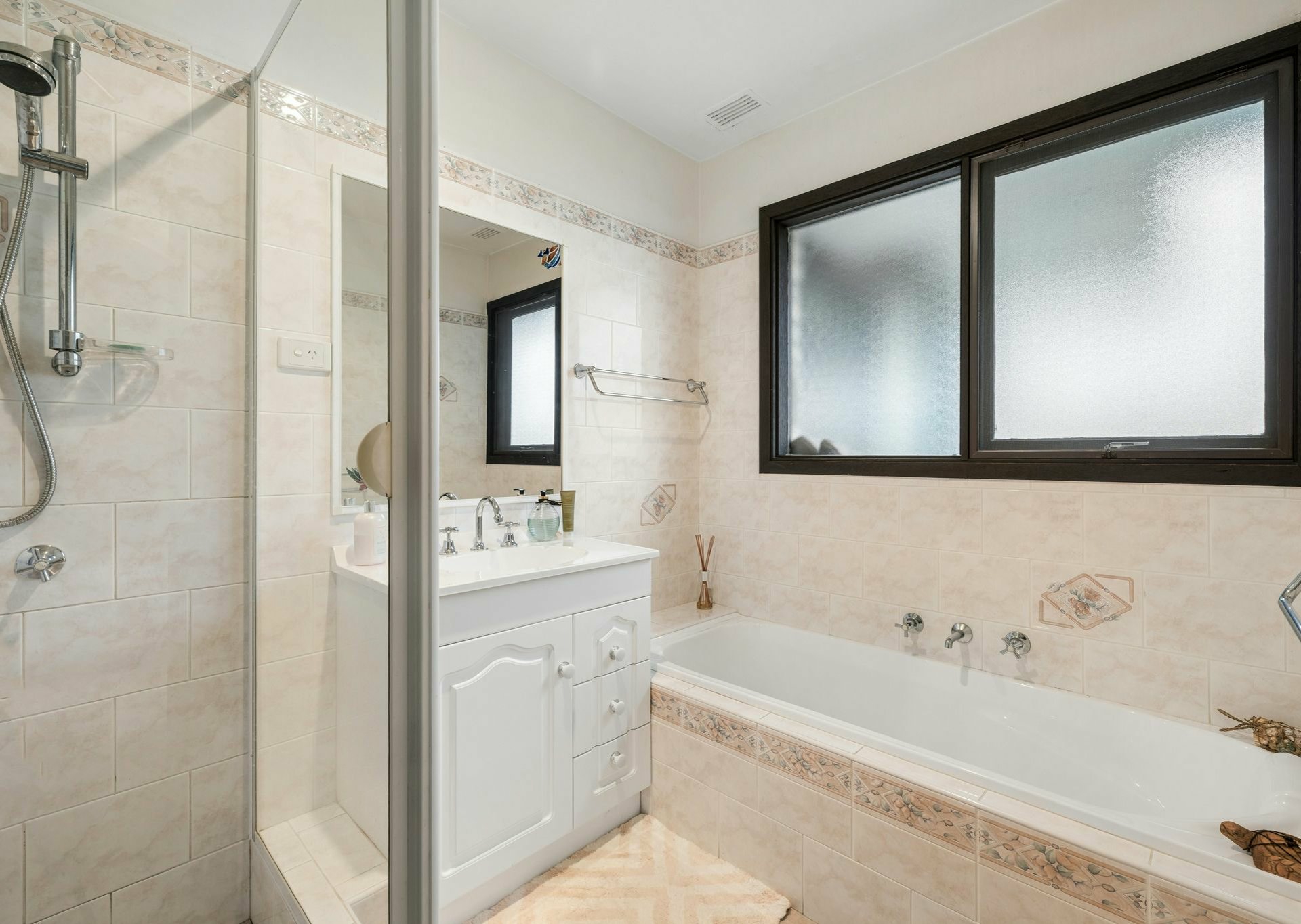 8 Renton Avenue — photo 10 of 14