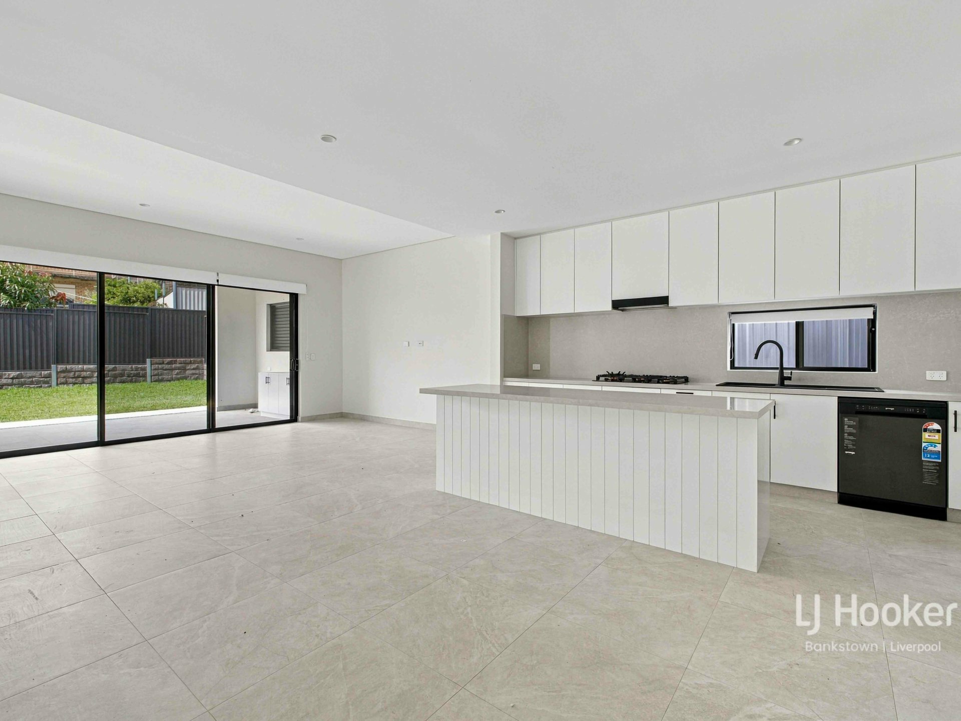 10A Caroline Crescent — photo 3 of 13