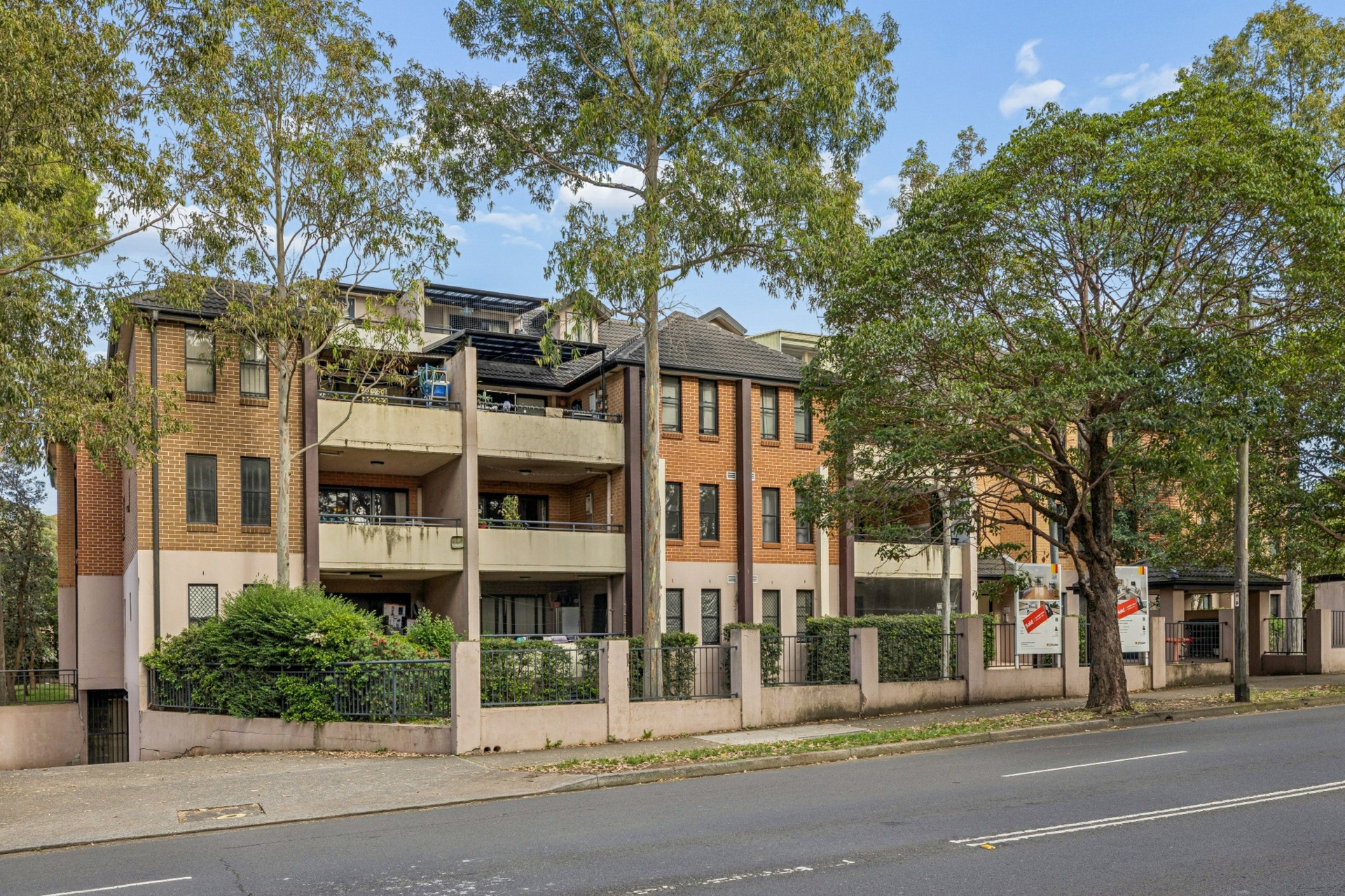 18/38 Meredith Street — photo 2 of 13