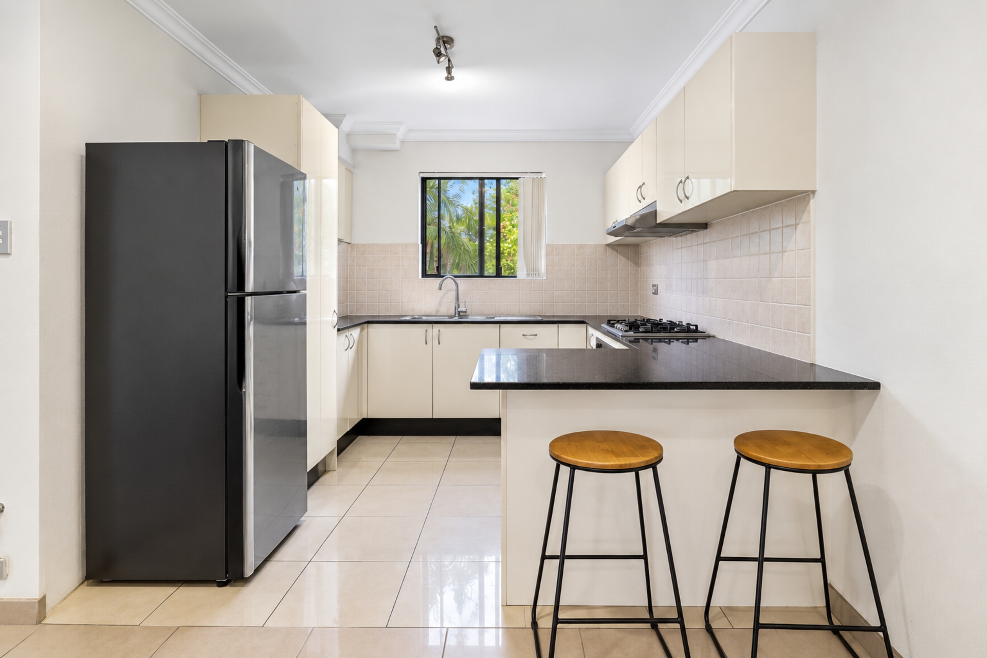 18/38 Meredith Street — photo 3 of 13
