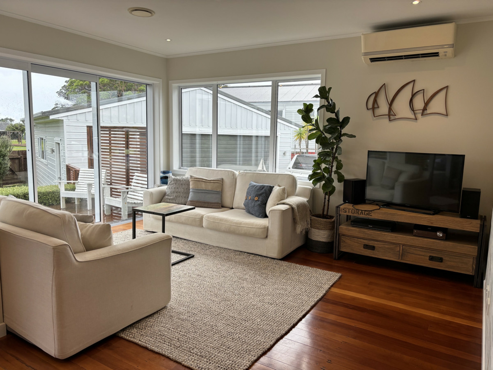 22 Clinton Avenue, TE ATATU PENINSULA