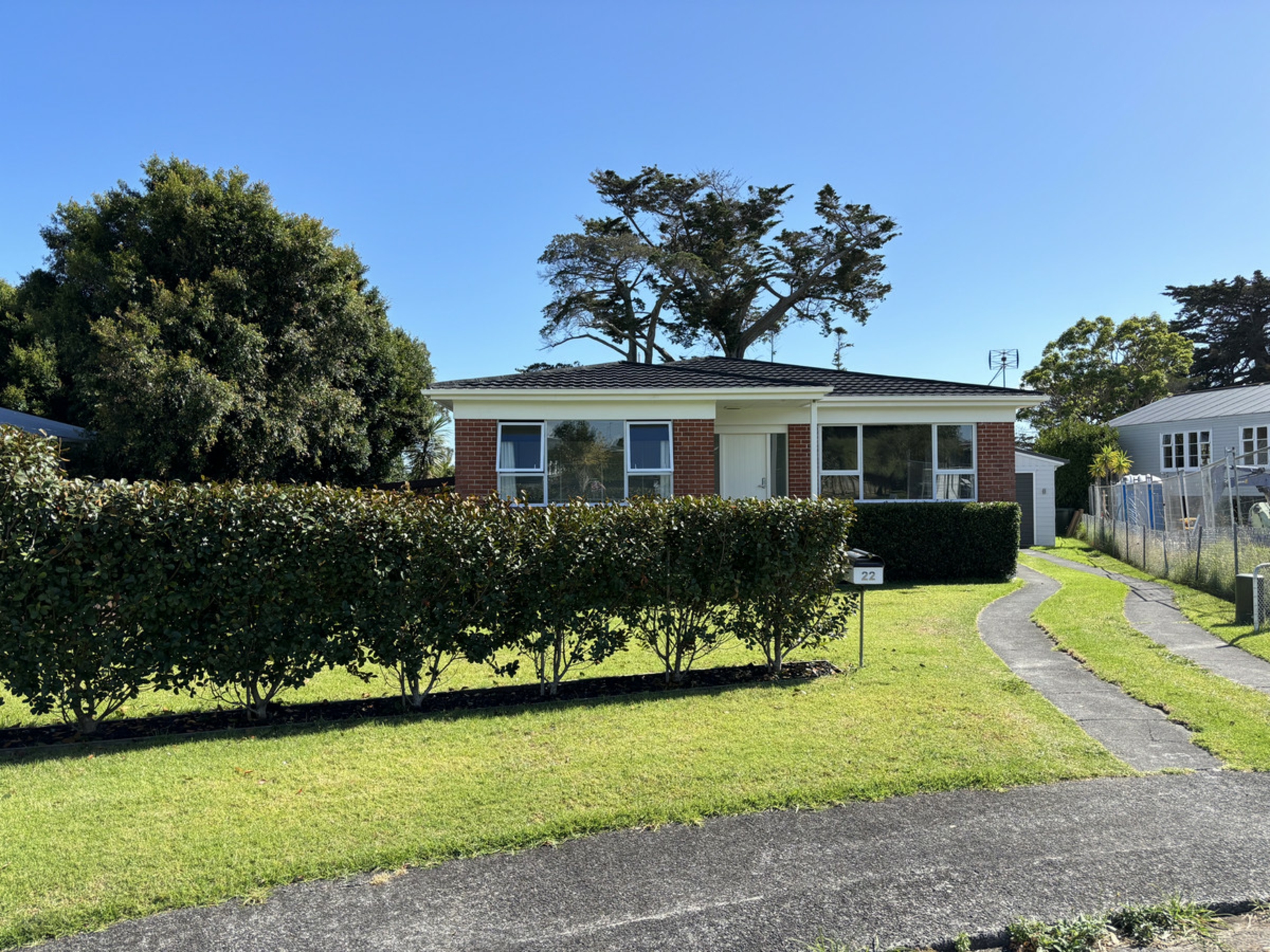 22 Clinton Avenue, TE ATATU PENINSULA