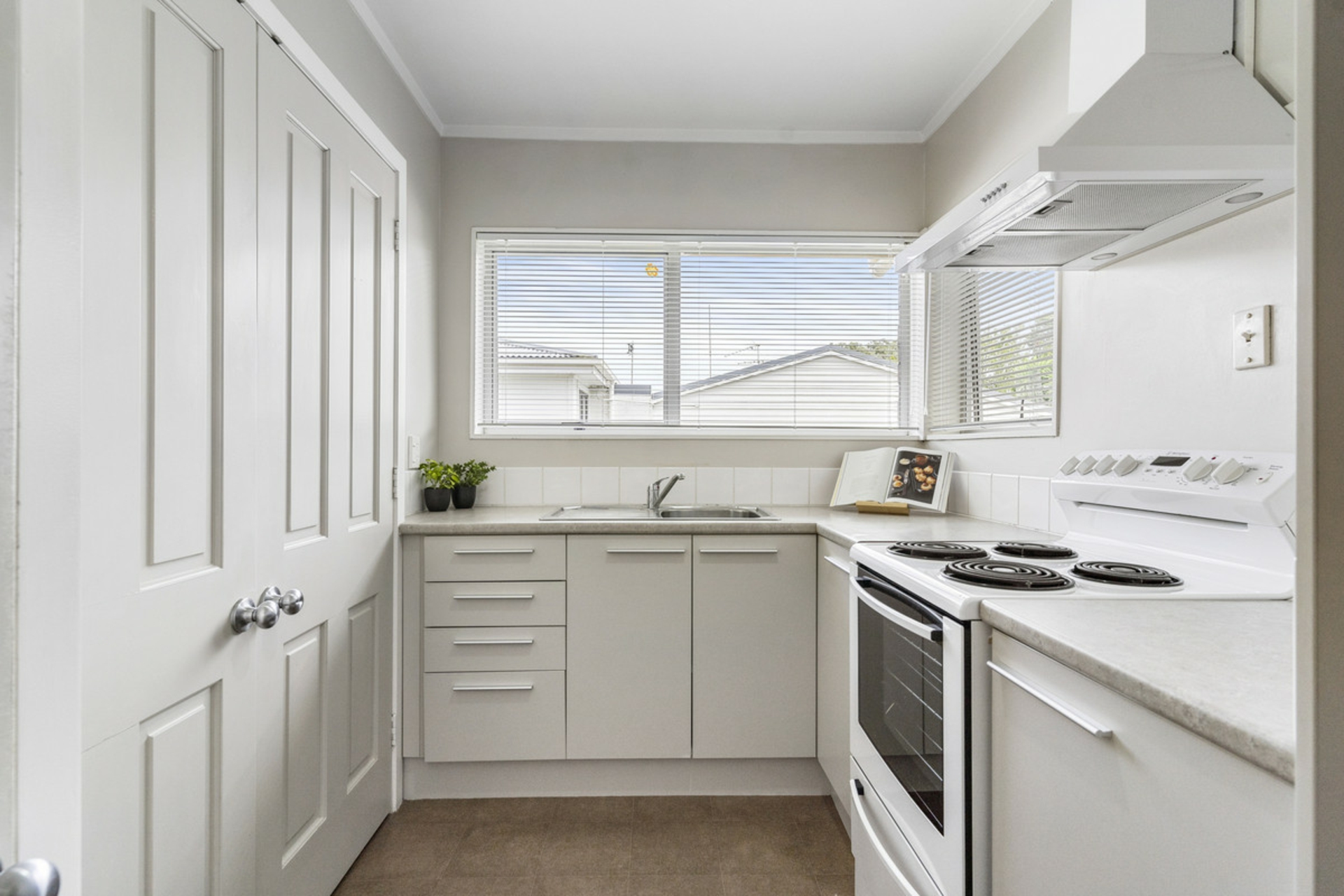 2/19 Middlesex Road, WATERVIEW
