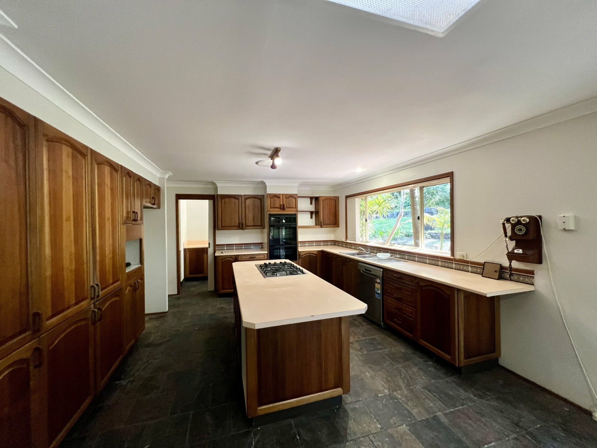 12 Ensign Close — photo 2 of 14