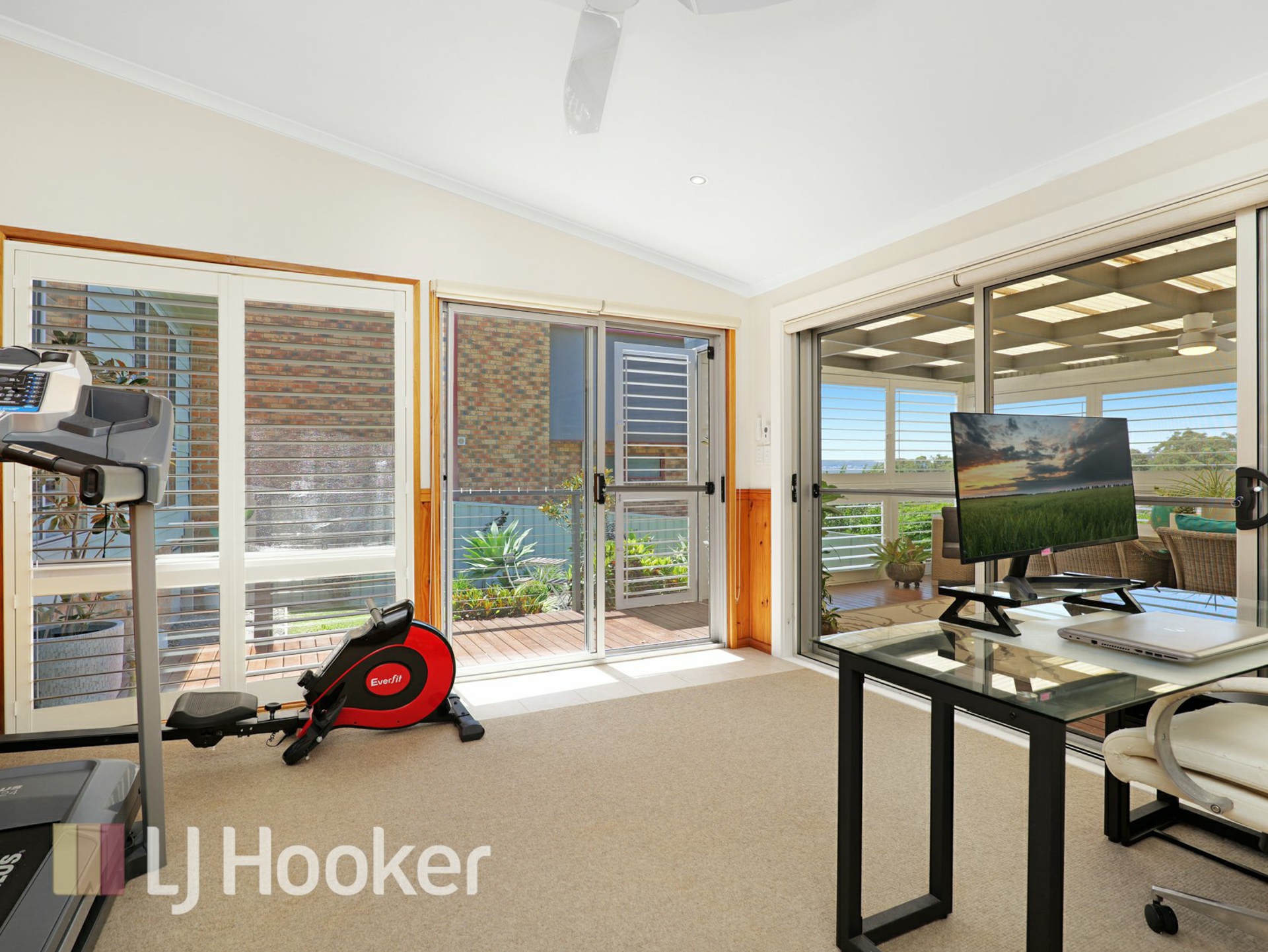 16 Waratah Avenue, SALAMANDER BAY