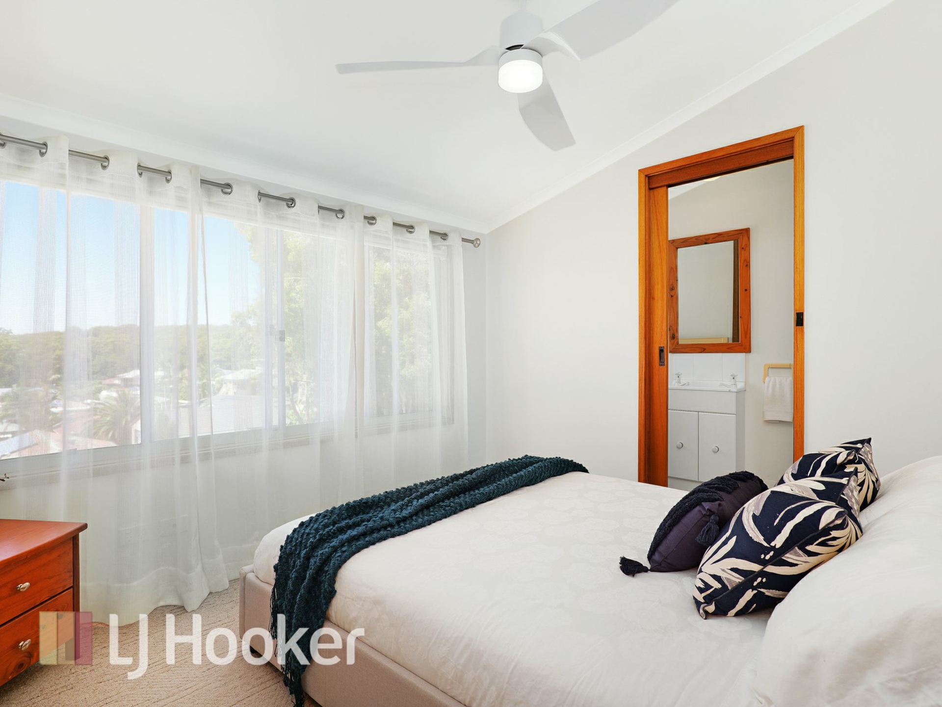 16 Waratah Avenue, SALAMANDER BAY