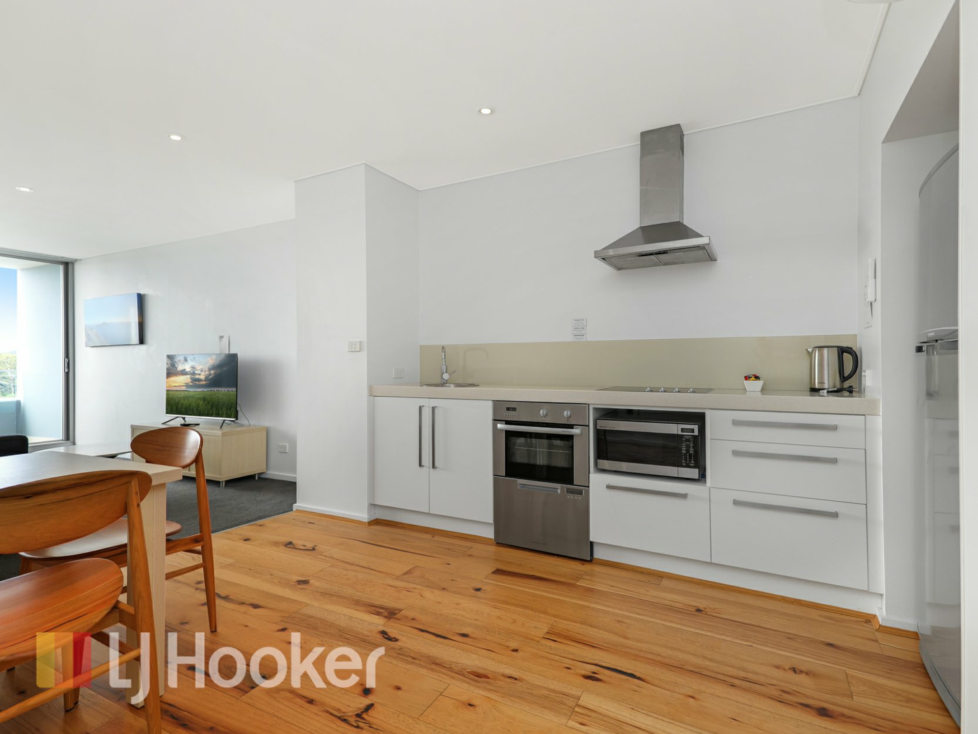 58 (Unit 458)/19 Church Street — photo 3 of 17