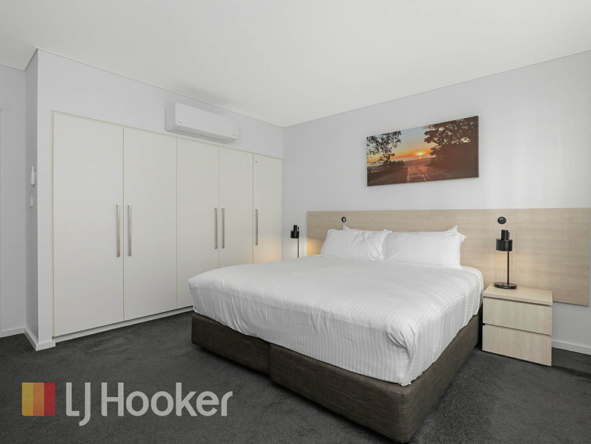 58 (Unit 458)/19 Church Street — photo 10 of 17