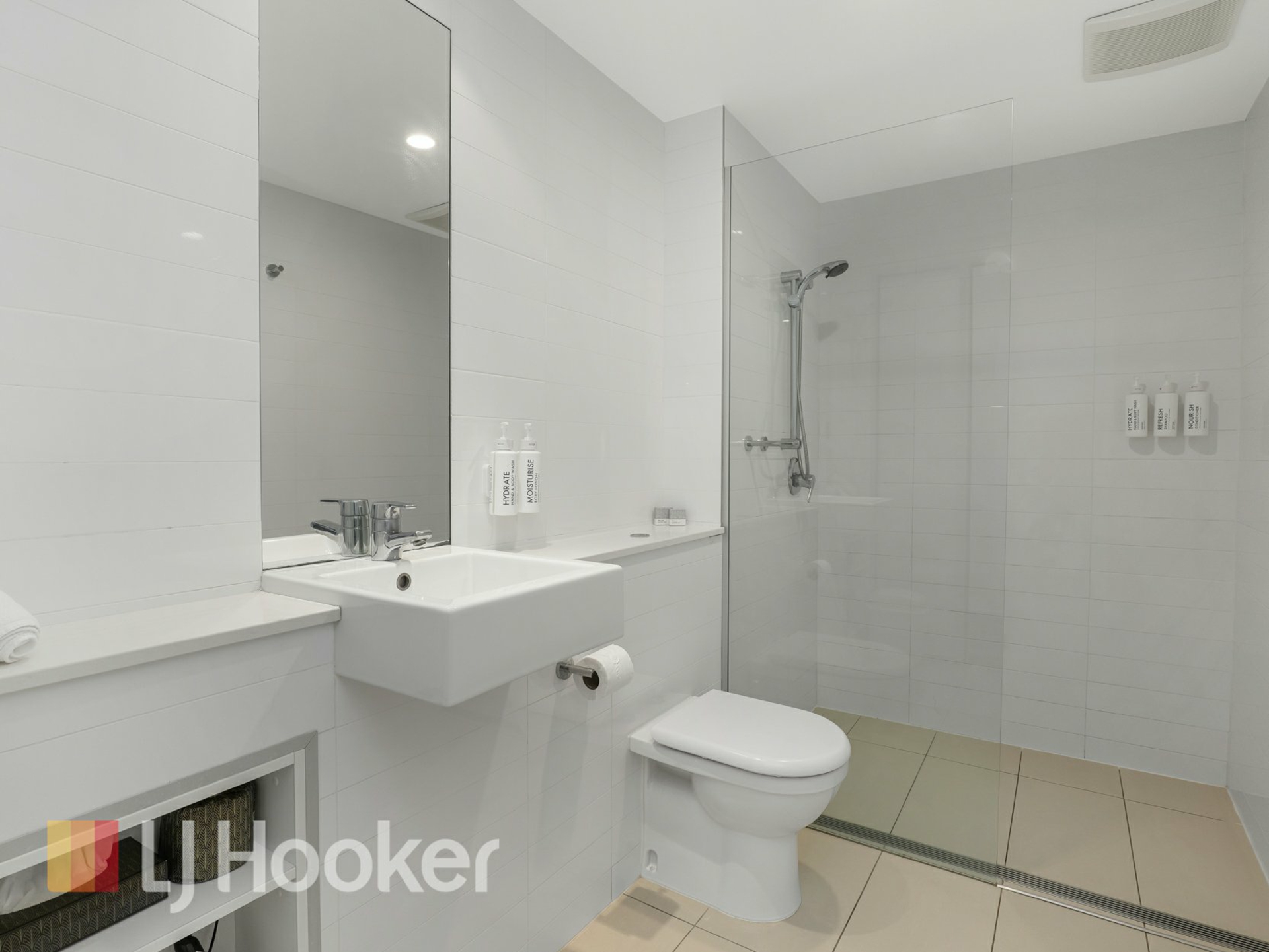 58 (Unit 458)/19 Church Street — photo 11 of 17