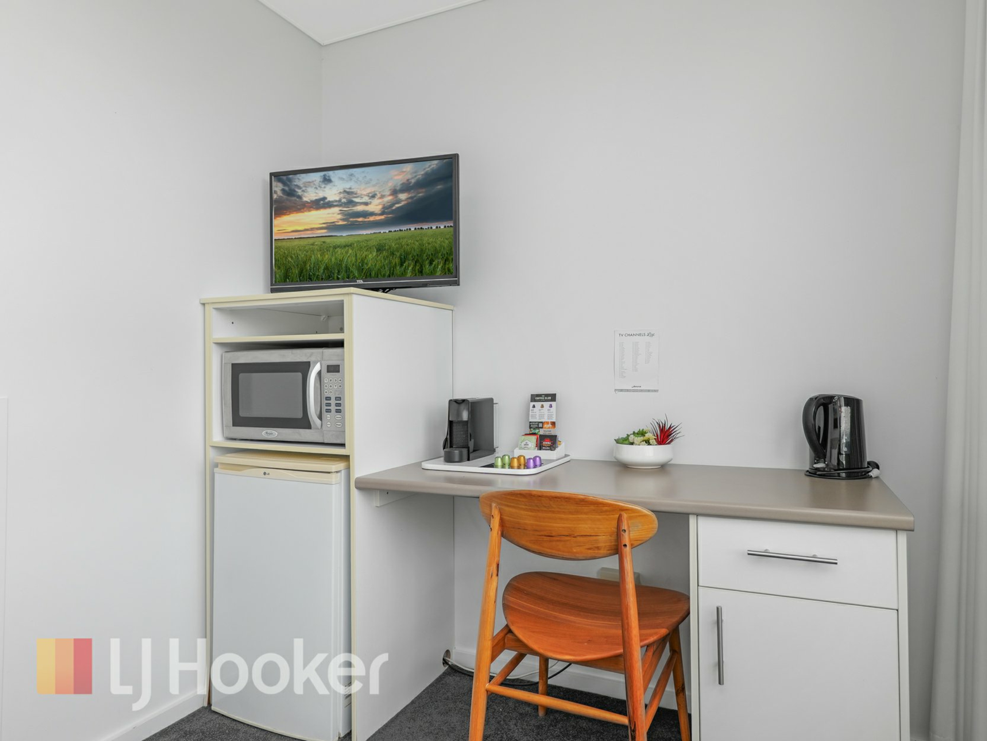 58 (Unit 458)/19 Church Street — photo 13 of 17