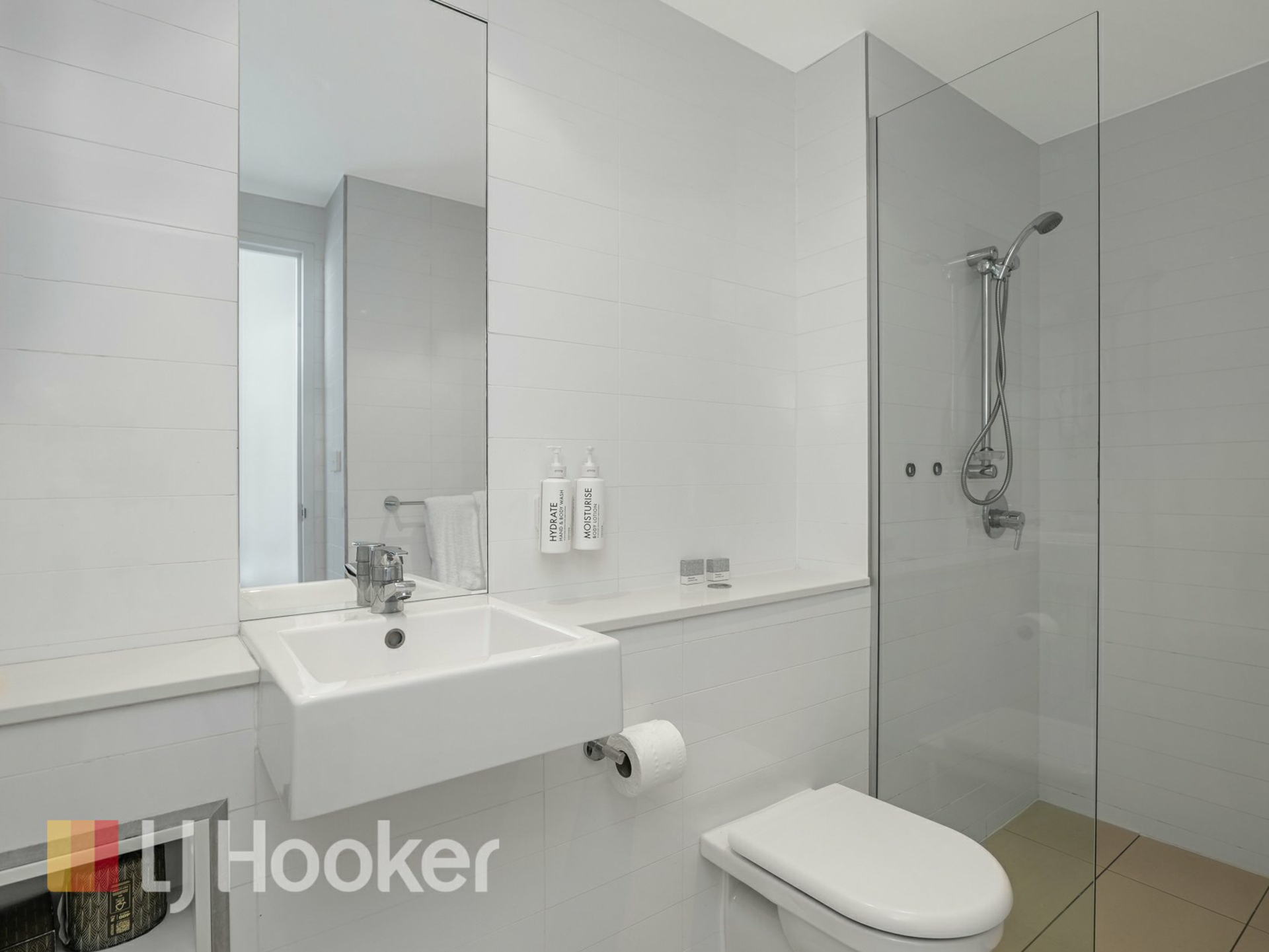 58 (Unit 458)/19 Church Street — photo 14 of 17