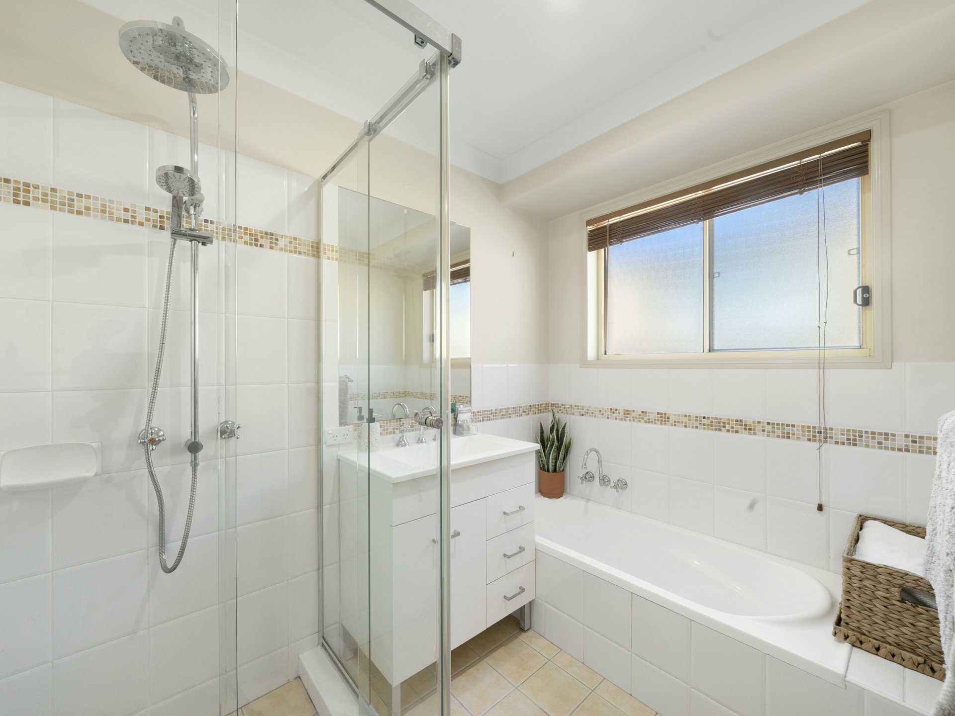 4 Plimsoll Close — photo 15 of 27