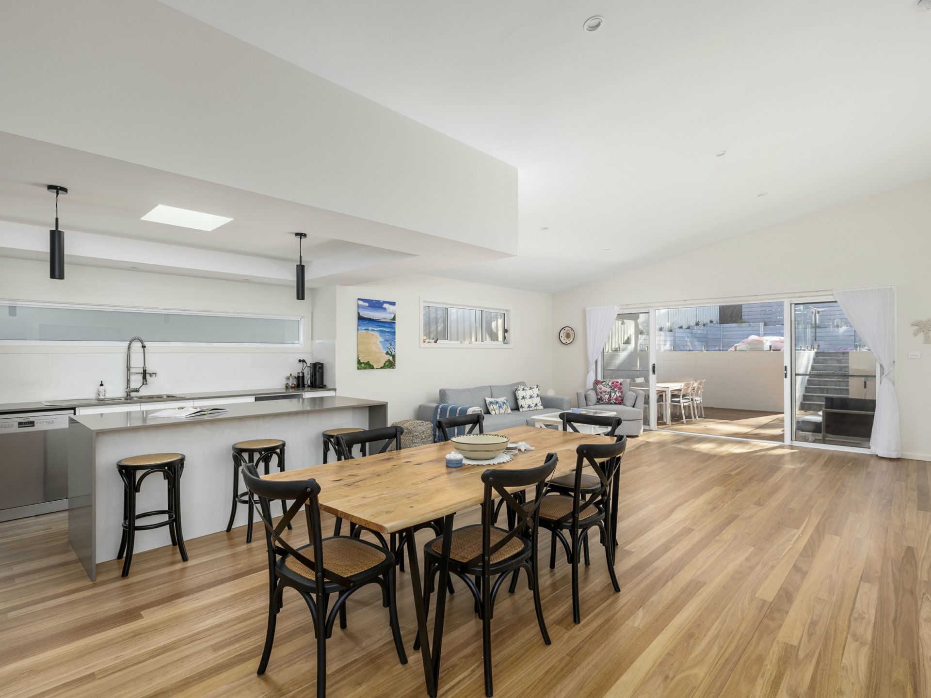 15 Yoolarai Crescent — photo 2 of 29
