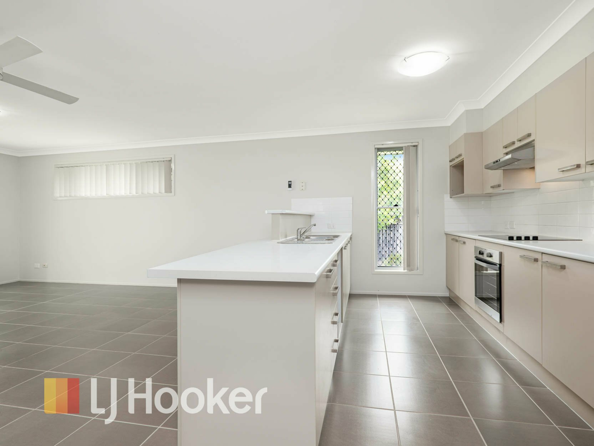 27 Carnoustie Way — photo 3 of 18
