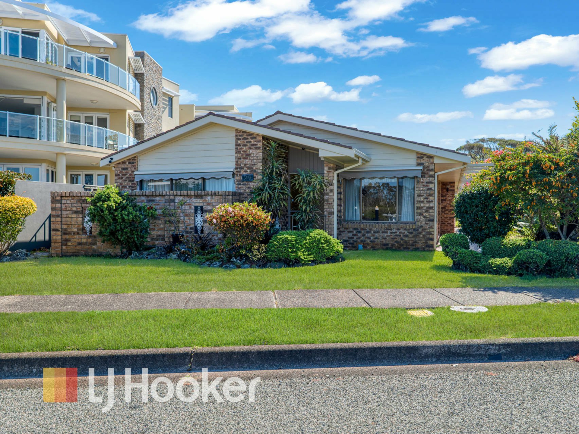 29 Marine Drive — photo 3 of 23