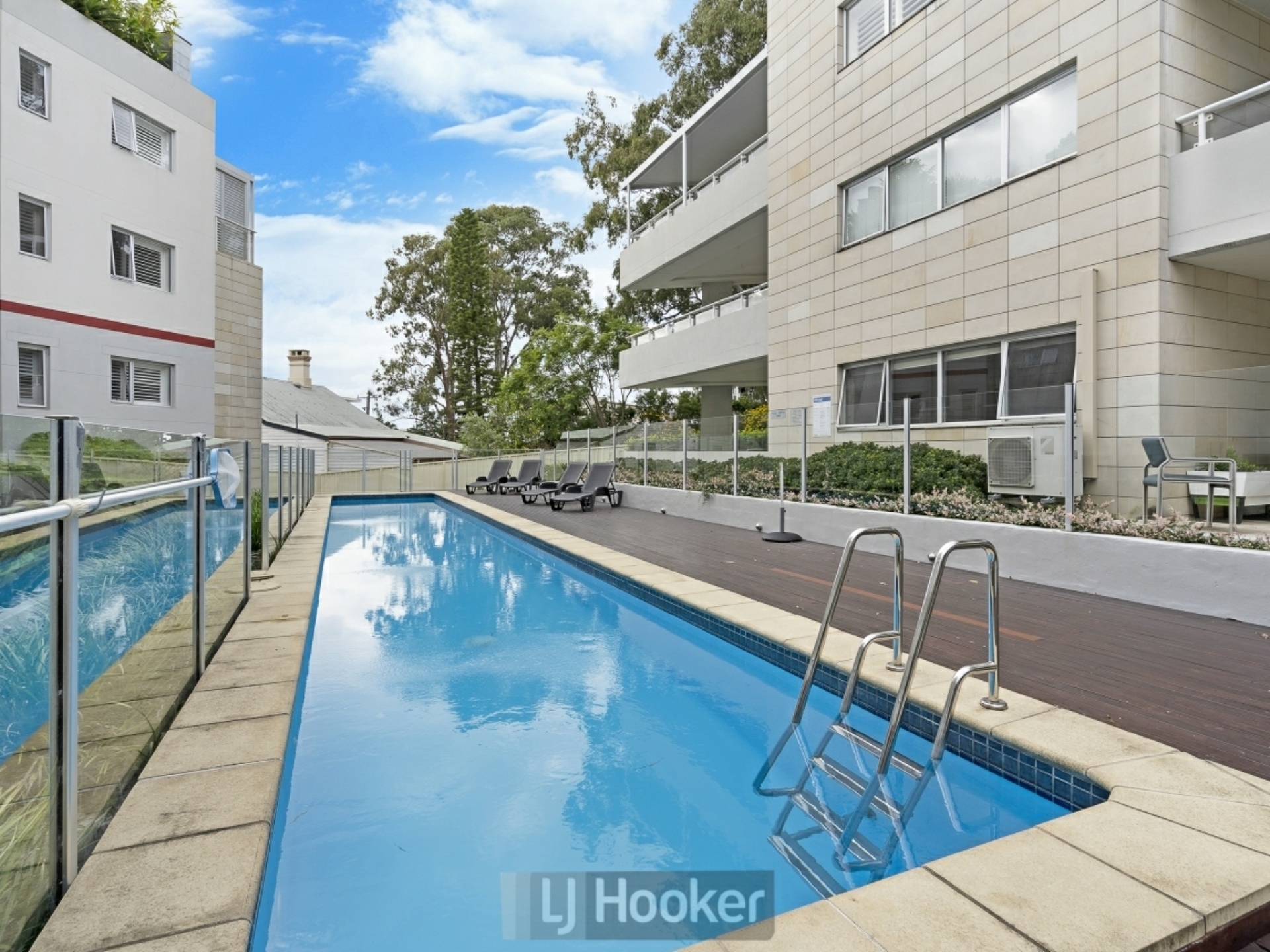 15/100 Brighton Avenue, TORONTO