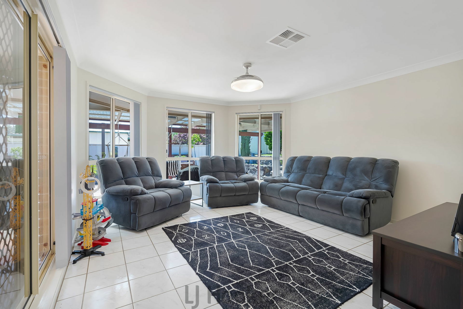 9 Nightingale Crescent, CAMERON PARK