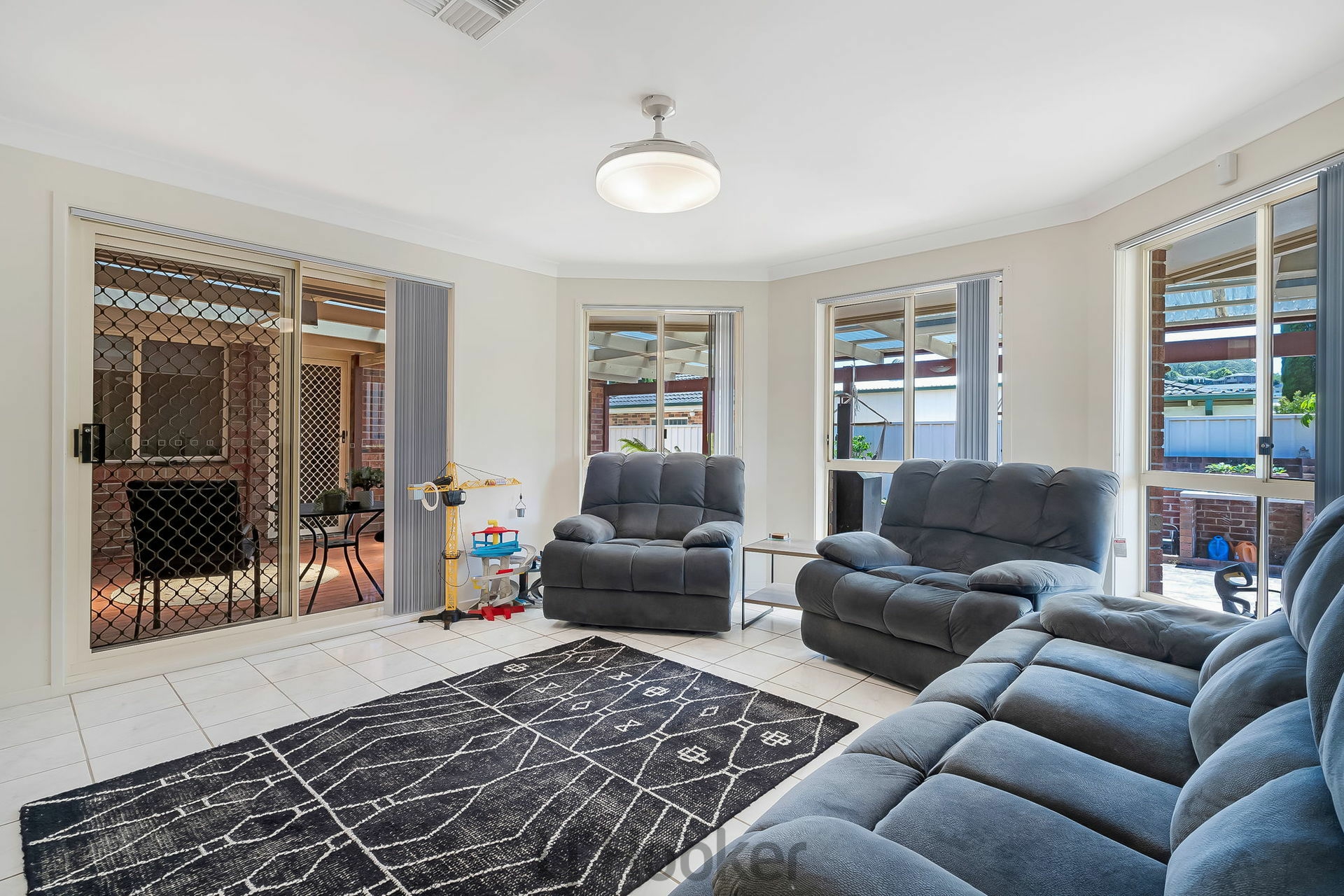 9 Nightingale Crescent, CAMERON PARK