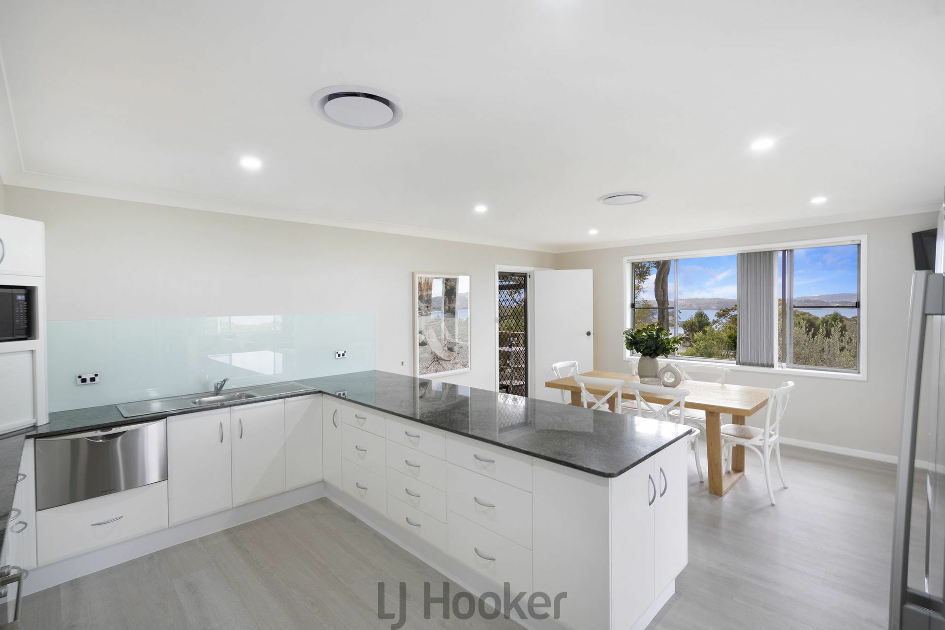 16 The Quarterdeck, CAREY BAY