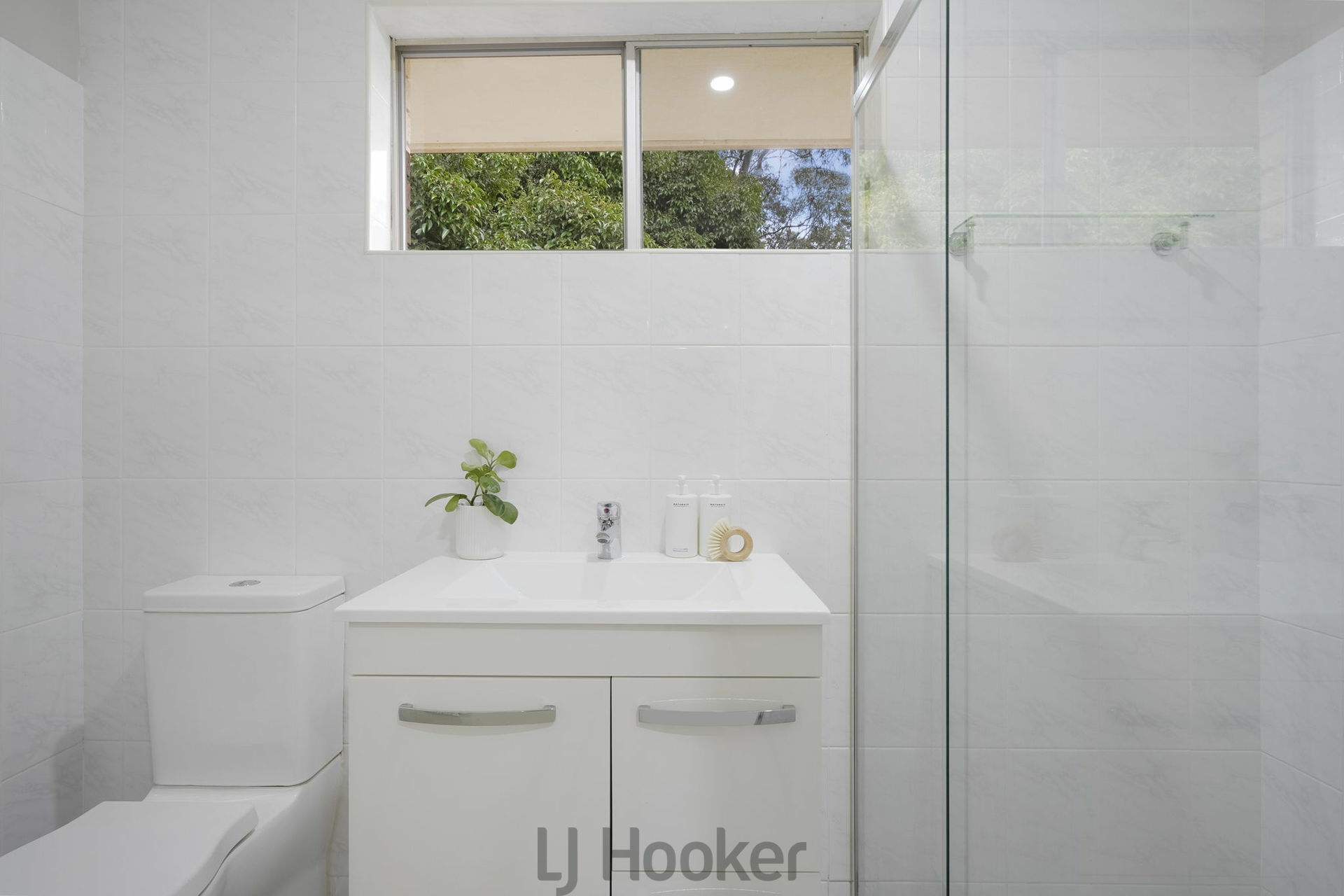 16 The Quarterdeck, CAREY BAY