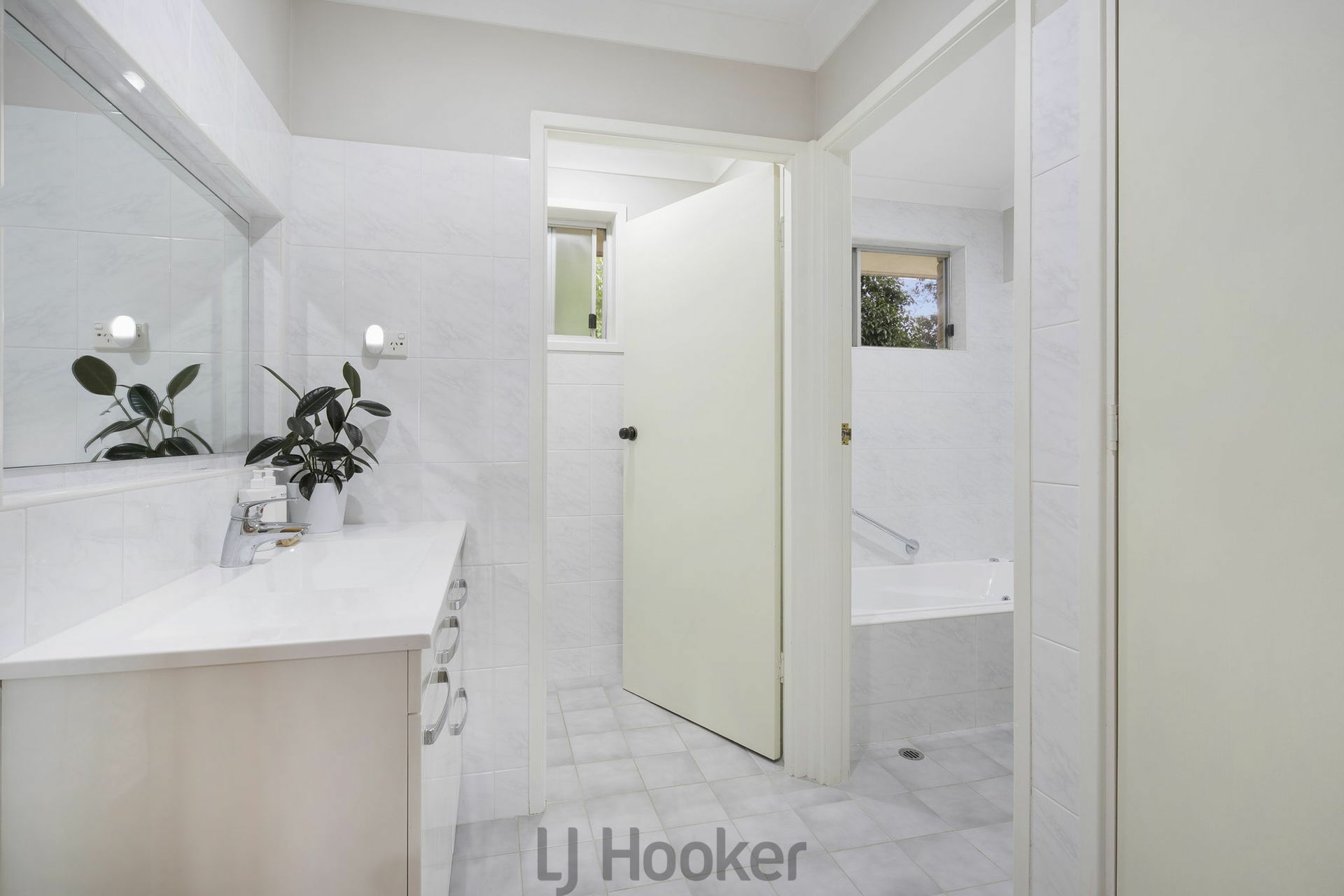 16 The Quarterdeck, CAREY BAY