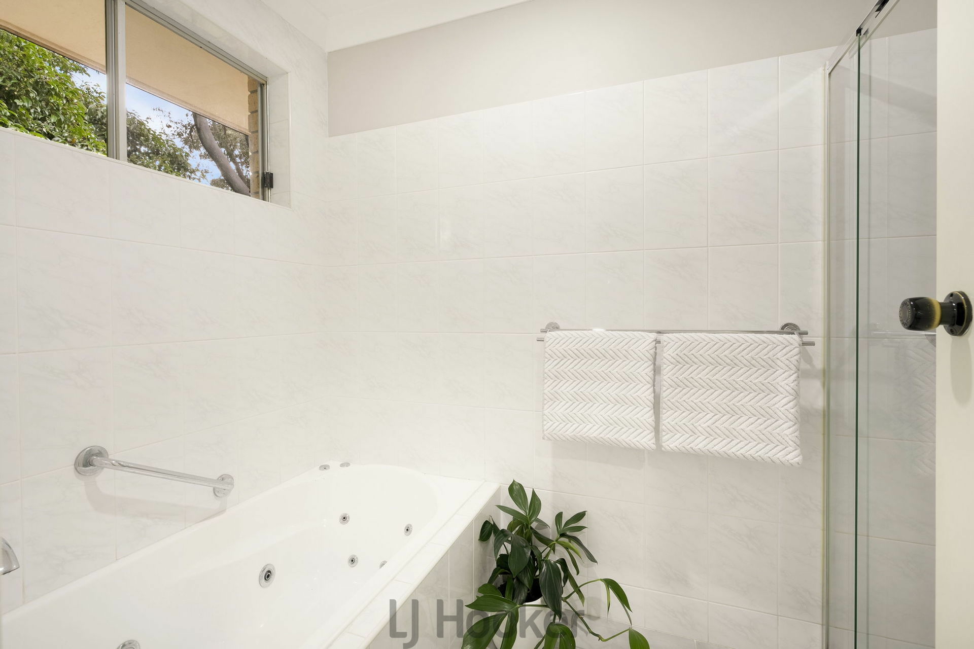 16 The Quarterdeck, CAREY BAY