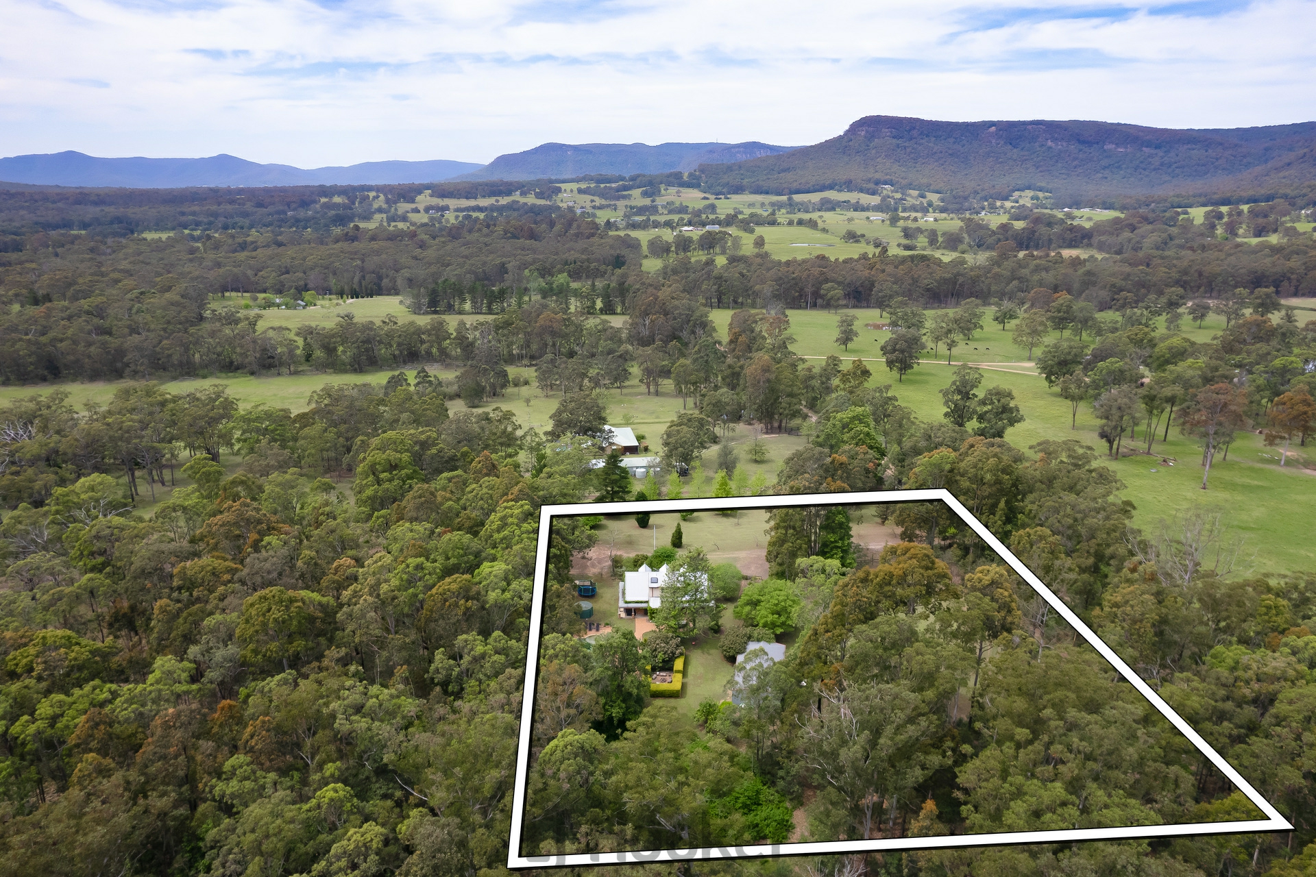 15 Mill Lane, QUORROBOLONG