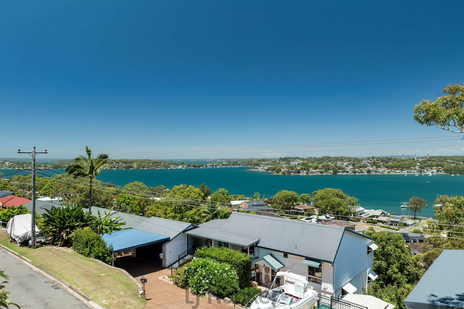 40 Sunlight Parade, FISHING POINT