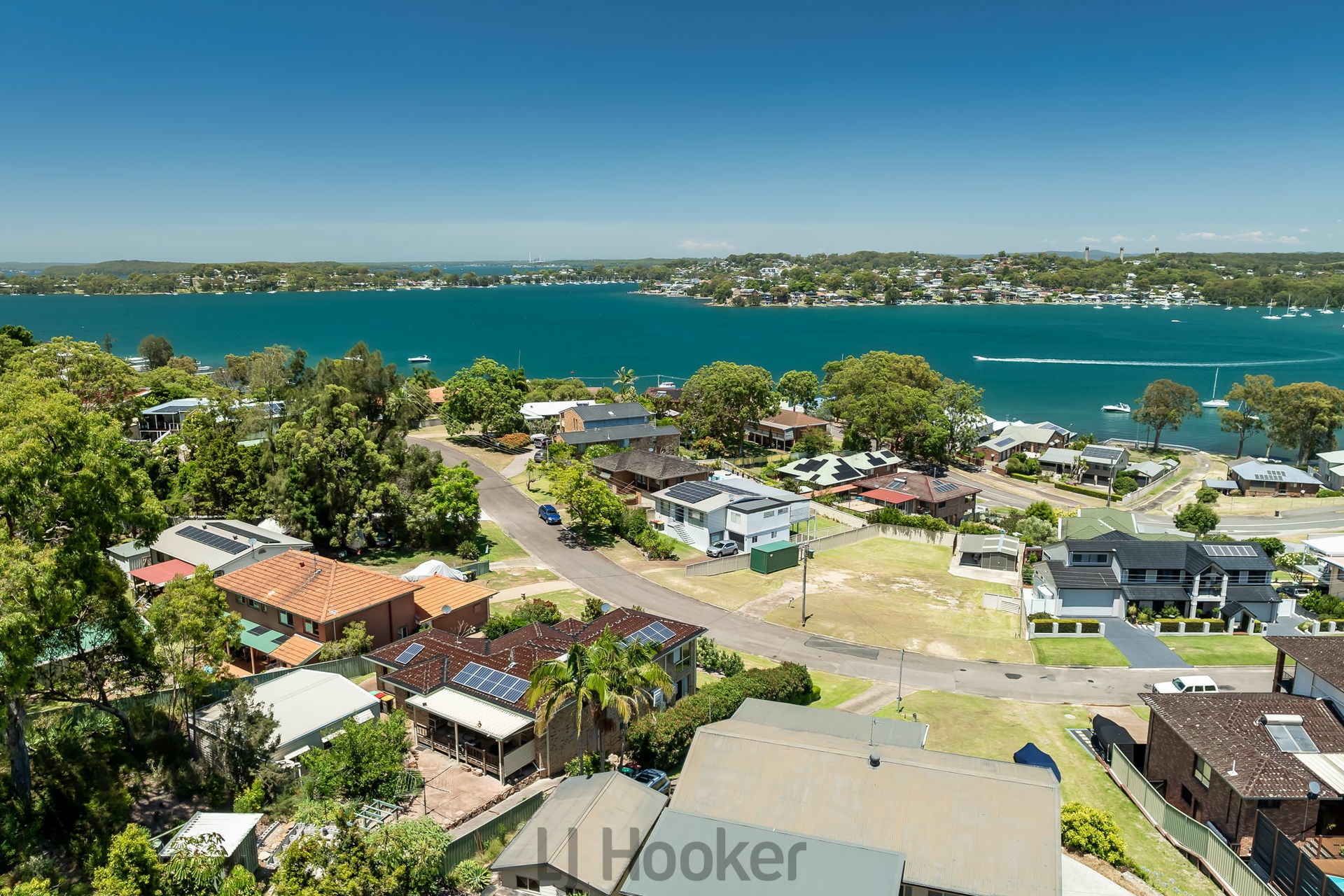 40 Sunlight Parade, FISHING POINT