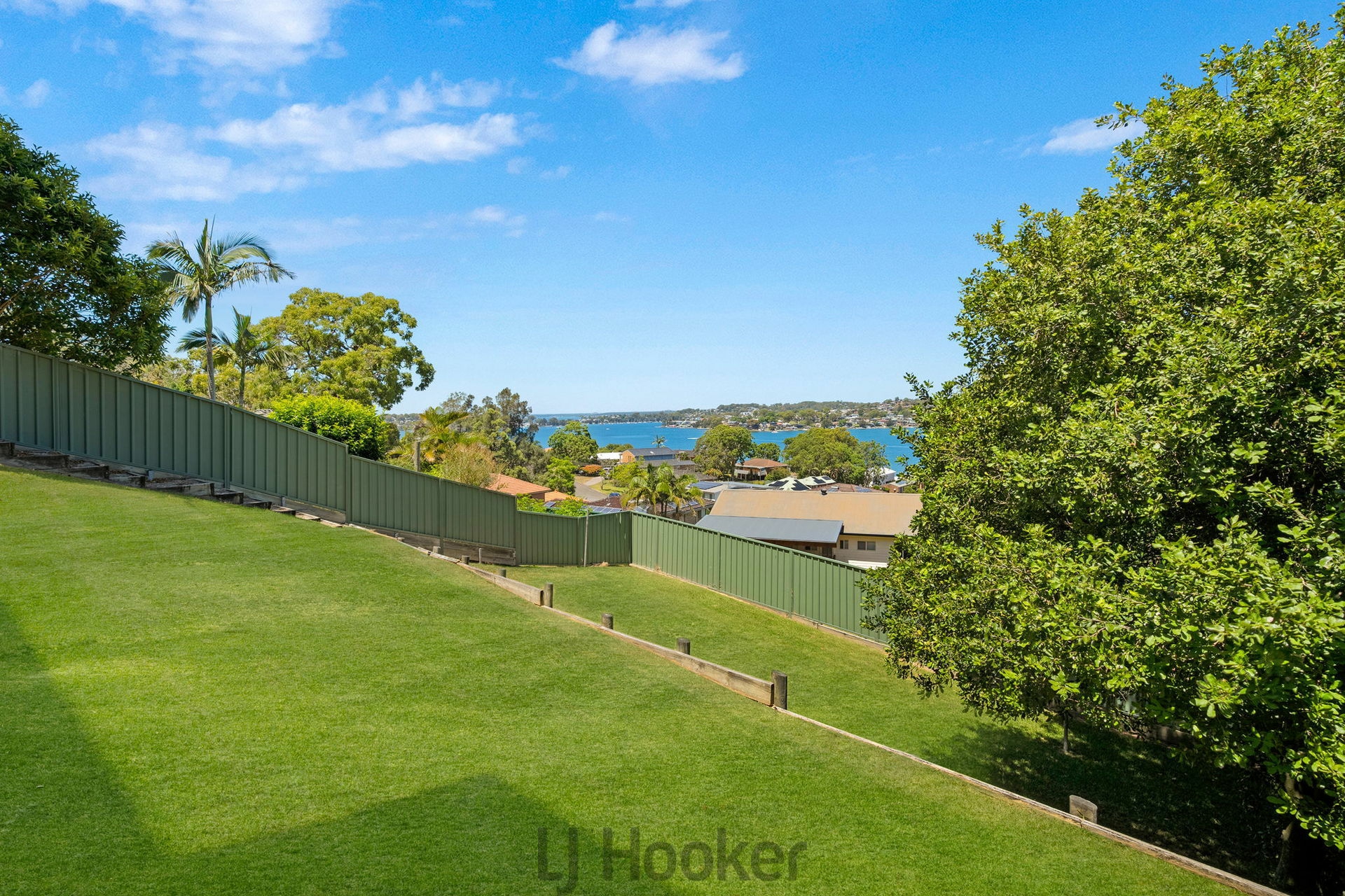 40 Sunlight Parade, FISHING POINT