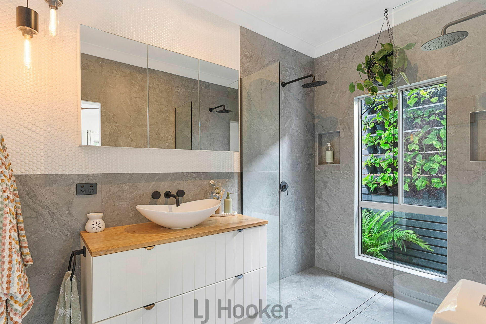 40 Todmorden Road, BUTTABA