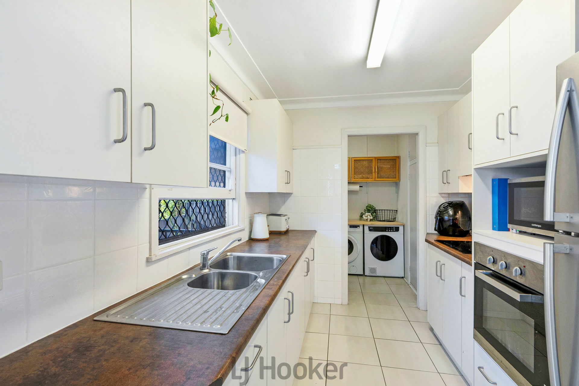 2 Alexander Street, MOUNT HUTTON