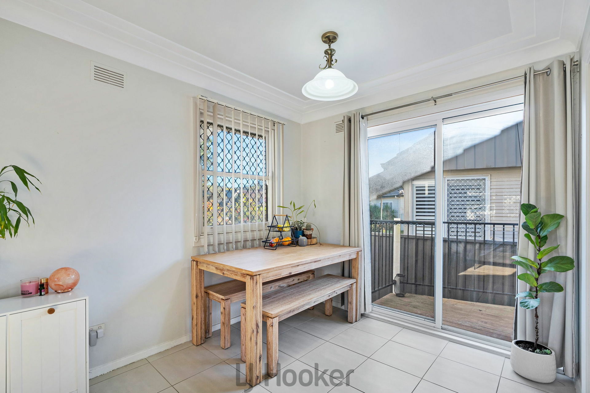 2 Alexander Street, MOUNT HUTTON
