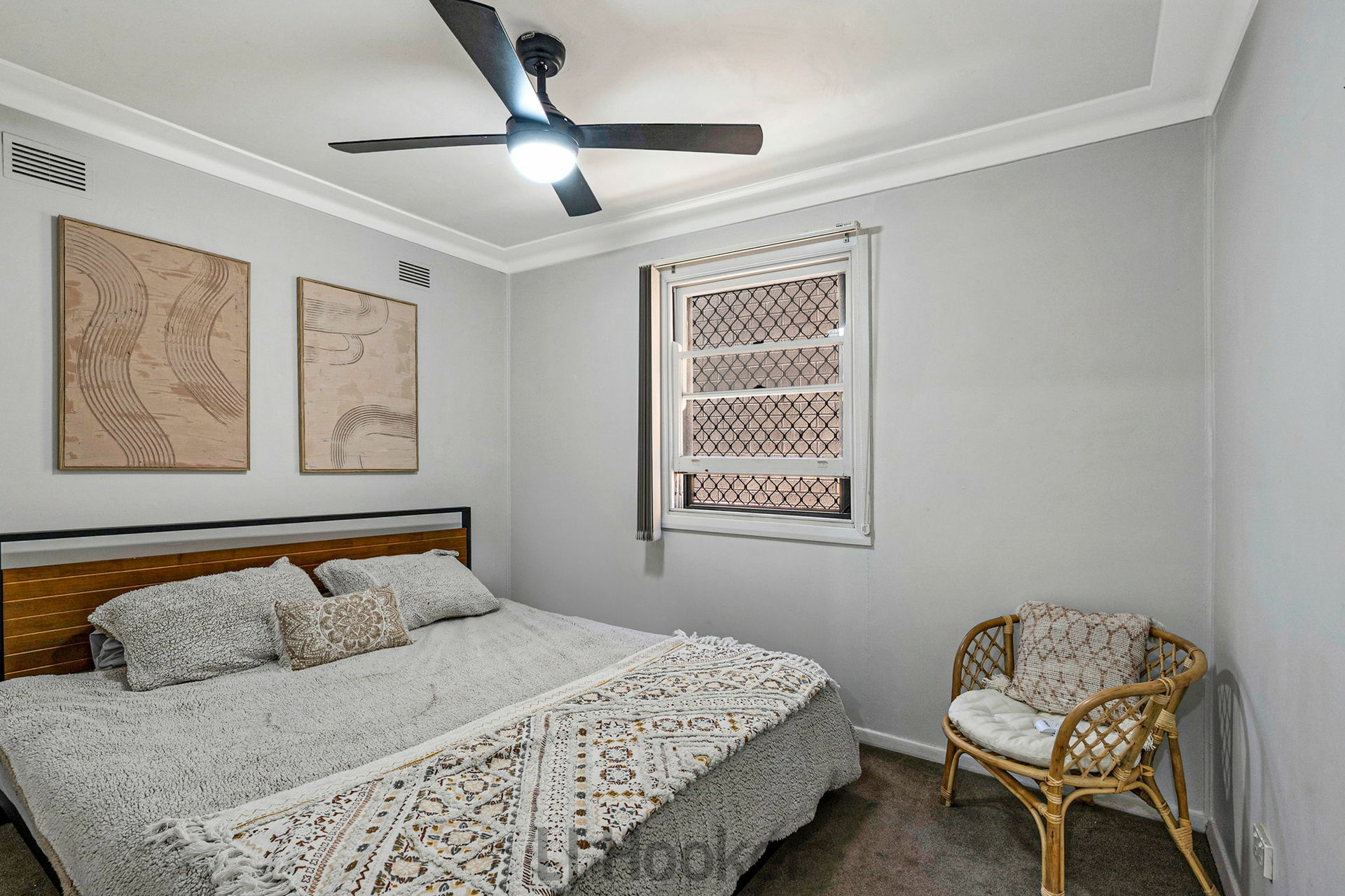 2 Alexander Street, MOUNT HUTTON