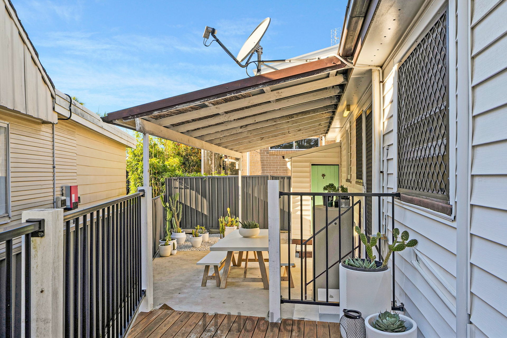 2 Alexander Street, MOUNT HUTTON
